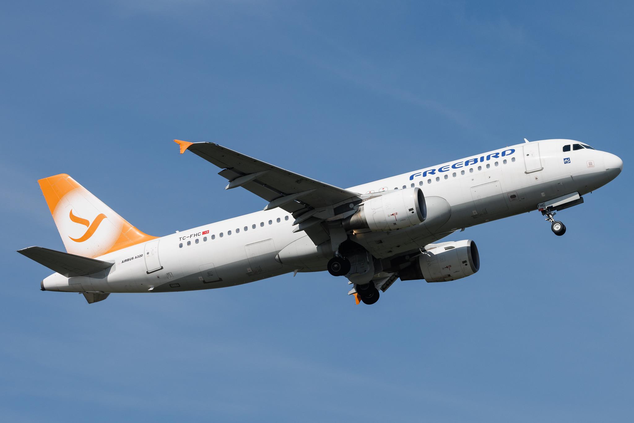Hamburg Airport: Freebird Airlines (FH / FHY) | Airbus A320-214 A320 | TC-FHC | MSN 3852