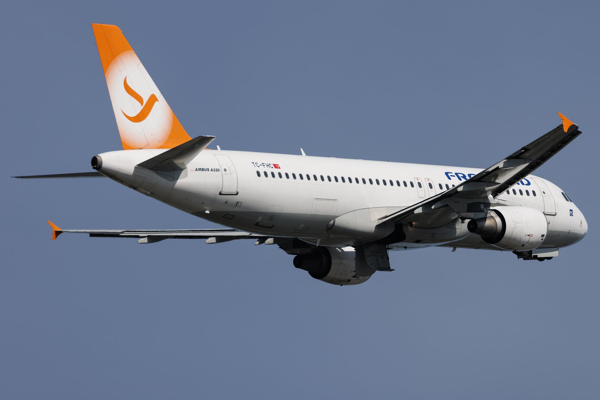 Hamburg Airport: Freebird Airlines (FH / FHY) | Airbus A320-214 A320 | TC-FHC | MSN 3852