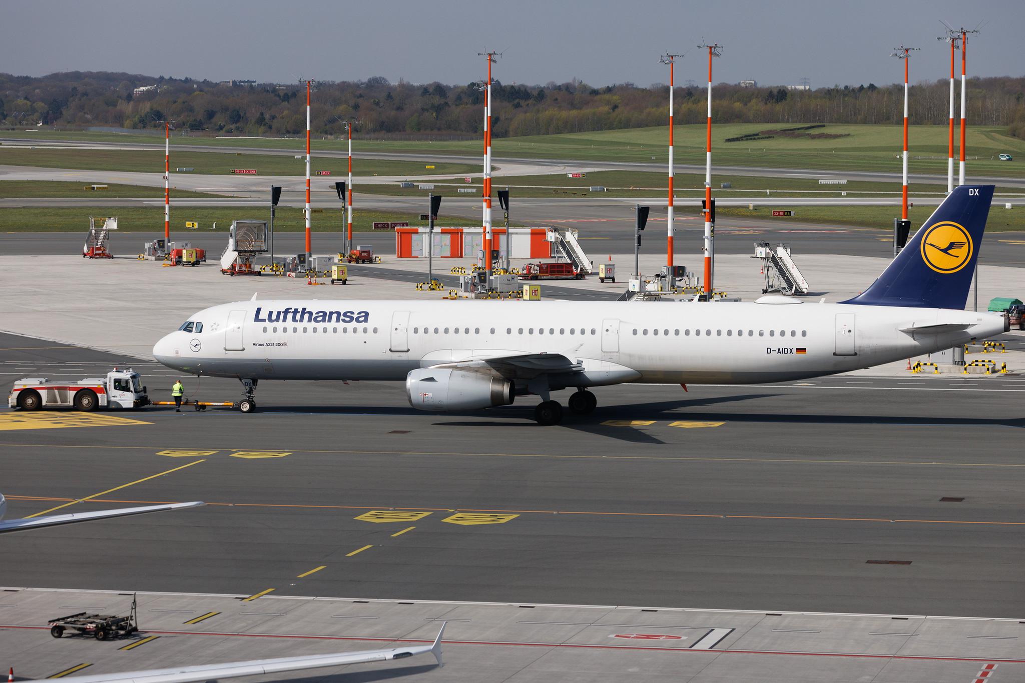 Hamburg Airport: Lufthansa (LH / DLH) | Airbus A321-231 A321 | D-AIDX | MSN 6451