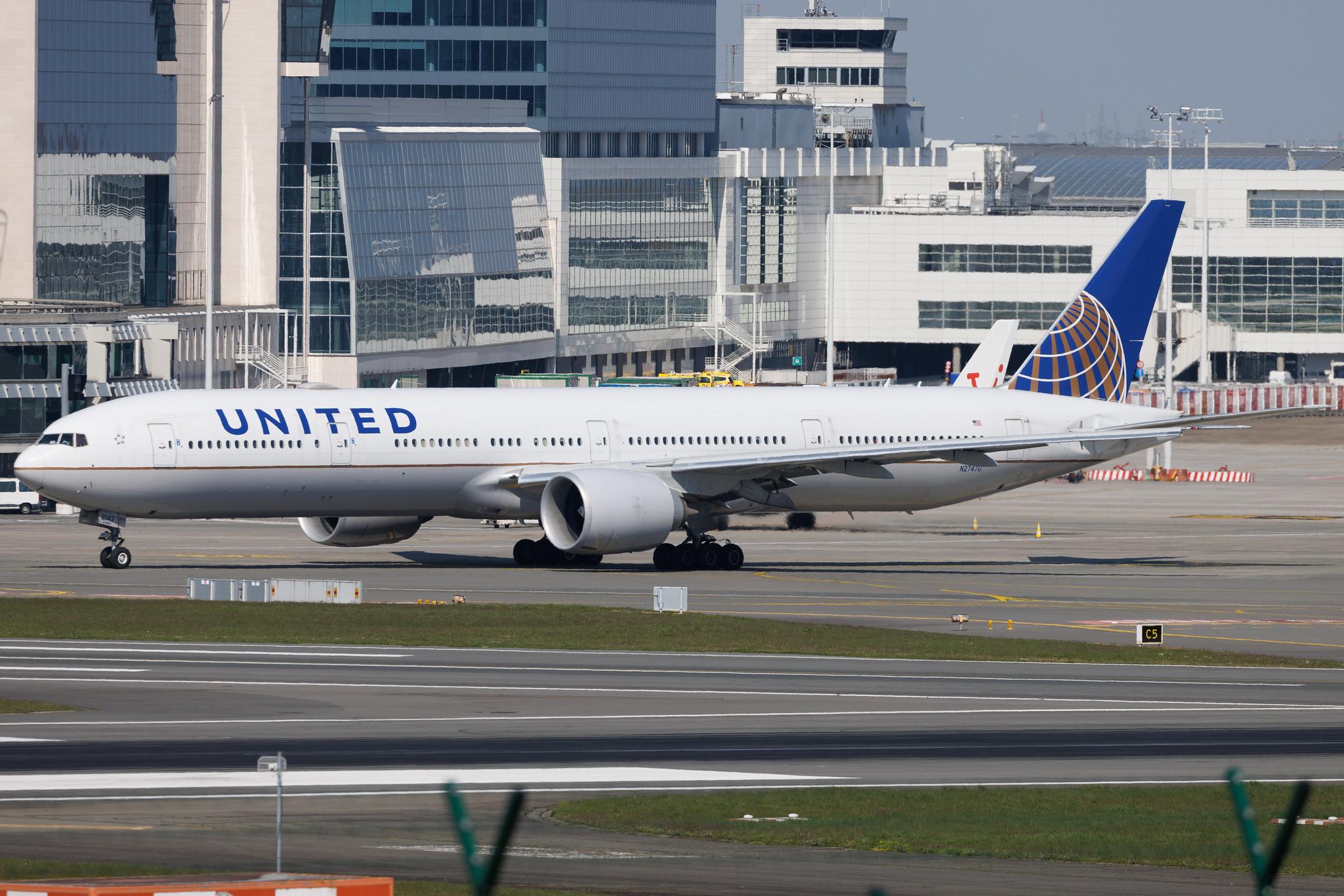 Brussels Airport: United Airlines (UA / UAL) | Boeing 777-322(ER) B77W | N2747U | MSN 64991