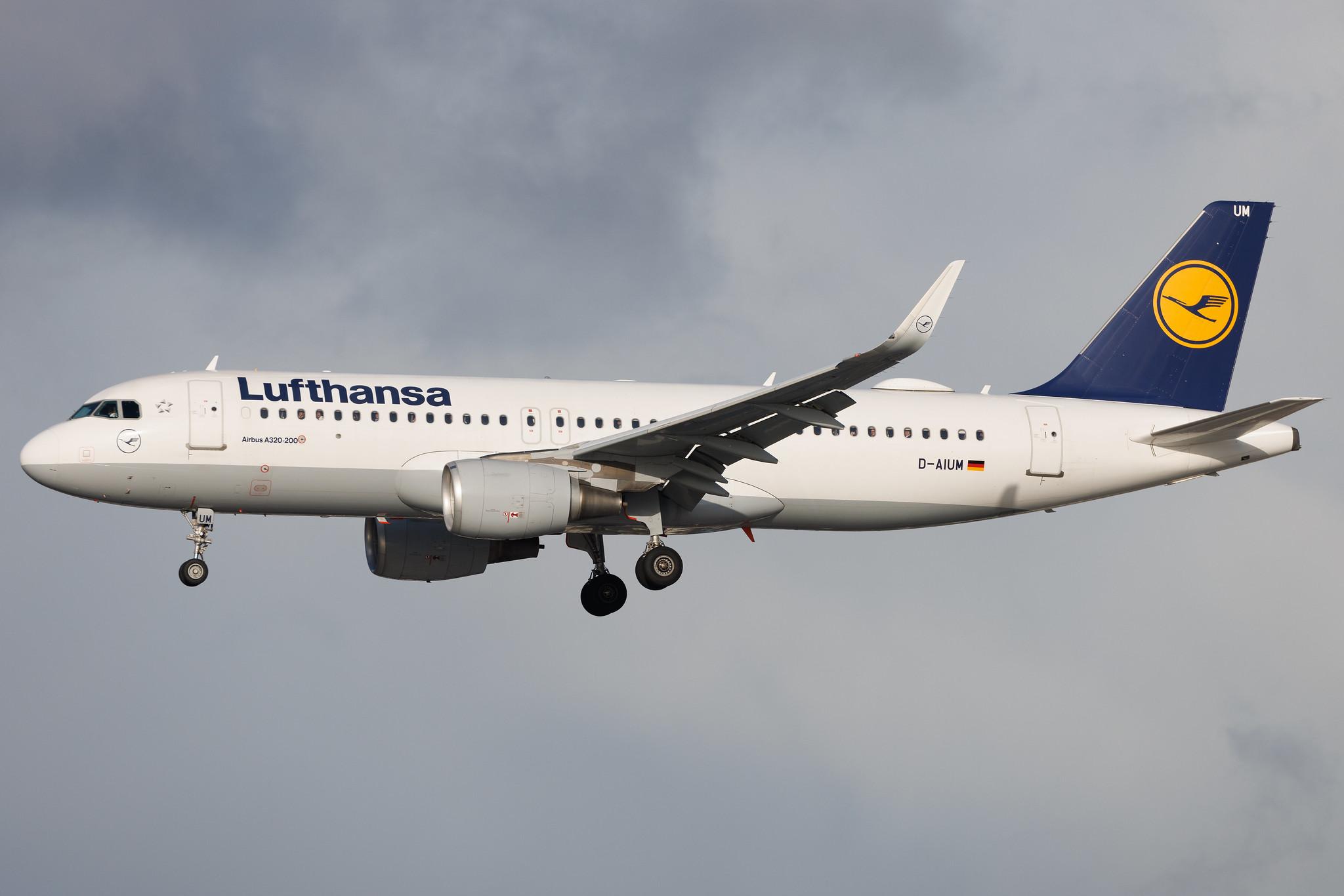 Hamburg Airport: Lufthansa (LH / DLH) | Airbus A320-214 A320 | D-AIUM | MSN 6577
