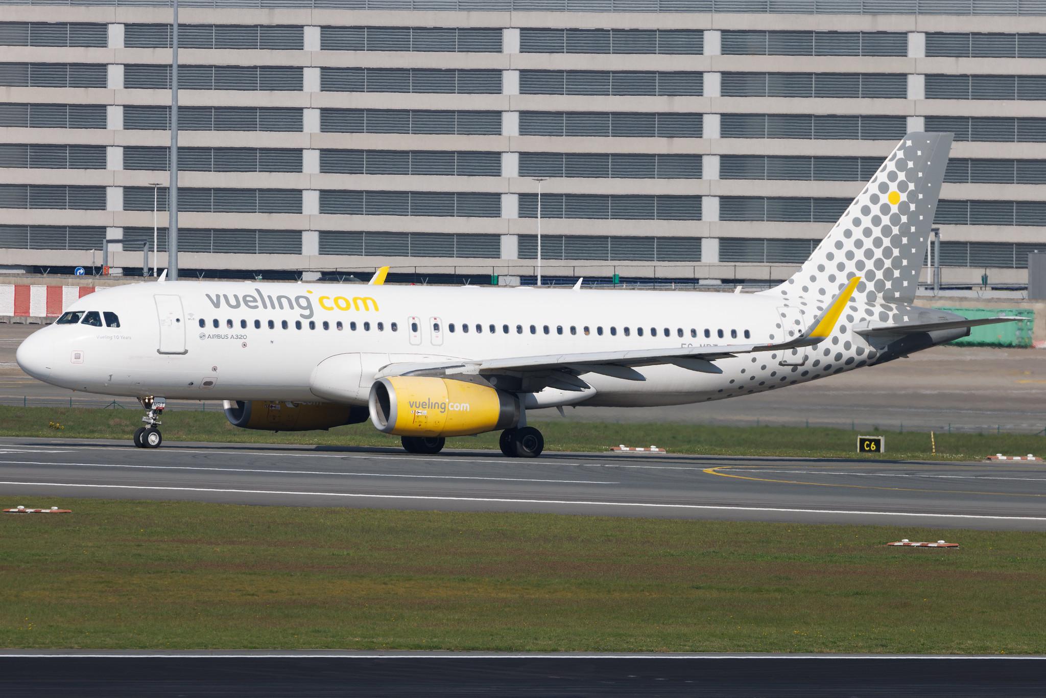 Brussels Airport: Vueling (VY / VLG) | Airbus A320-232 A320 | EC-MBT | MSN 6128