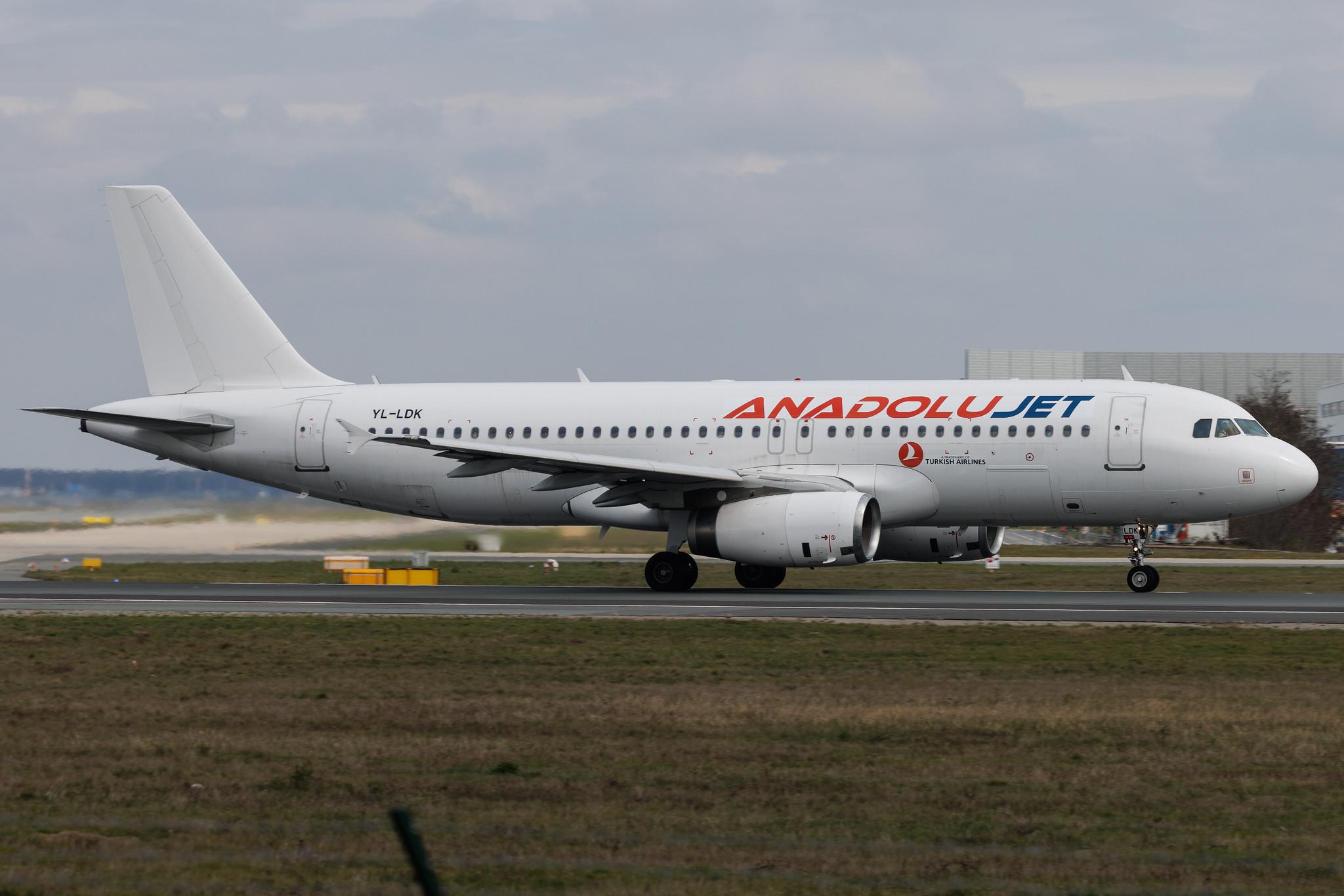 Frankfurt Airport: AnadoluJet (TK / THY) | Operator: Turkish Airlines | Airbus A320-232 A320 | YL-LDK | MSN 04372