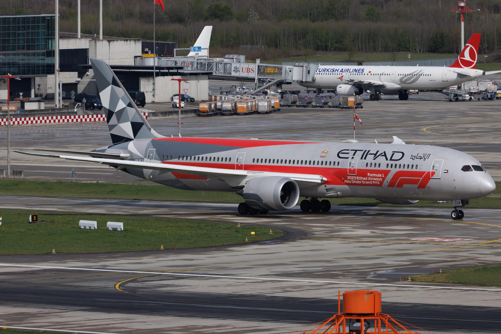 Flughafen Zürich: Etihad Airways (EY / ETD) | Livery: Abu Dhabi Grand Prix Livery | Boeing 787-9 Dreamliner B789 | A6-BLV | MSN 39676
