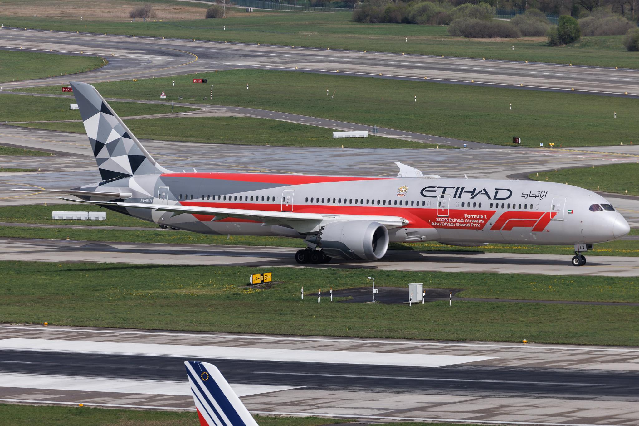 Flughafen Zürich: Etihad Airways (EY / ETD) | Livery: Abu Dhabi Grand Prix Livery | Boeing 787-9 Dreamliner B789 | A6-BLV | MSN 39676