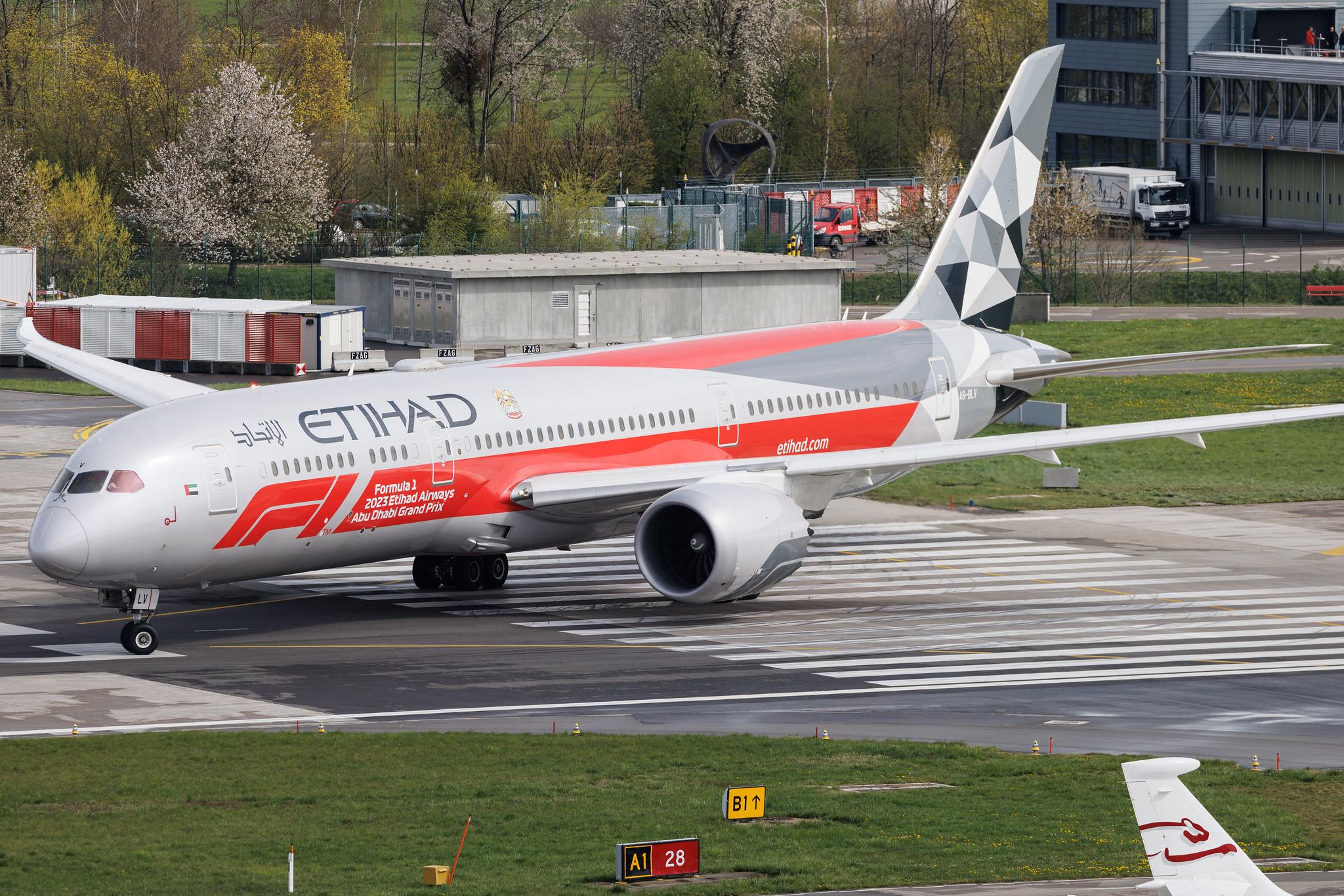 Flughafen Zürich: Etihad Airways (EY / ETD) | Livery: Abu Dhabi Grand Prix Livery | Boeing 787-9 Dreamliner B789 | A6-BLV | MSN 39676