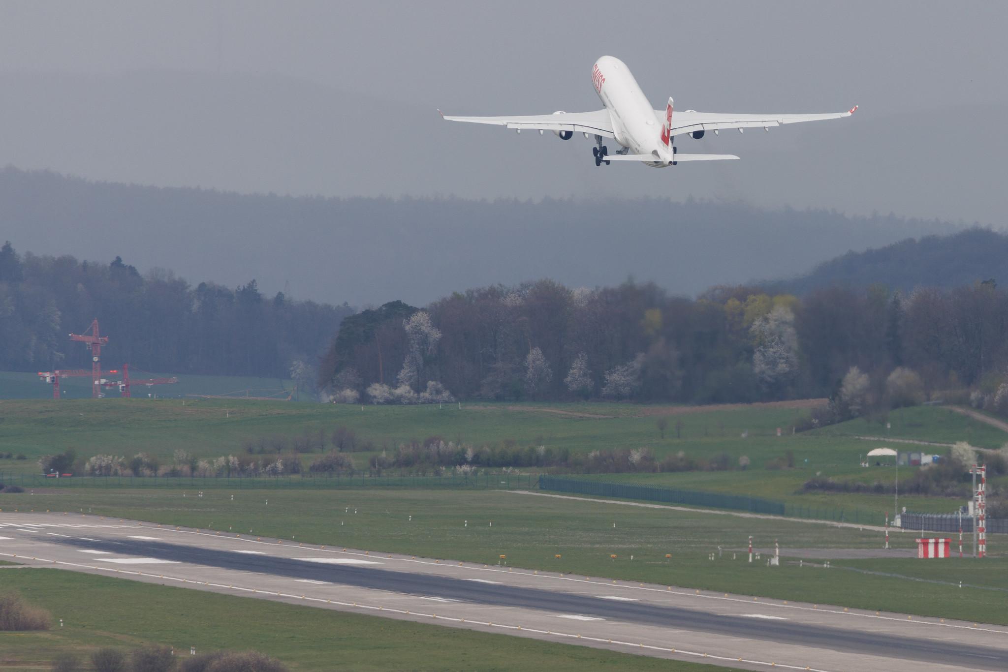 Flughafen Zürich: Swiss (LX / SWR) | Airbus A330-343 A333 | HB-JHL | MSN 1290