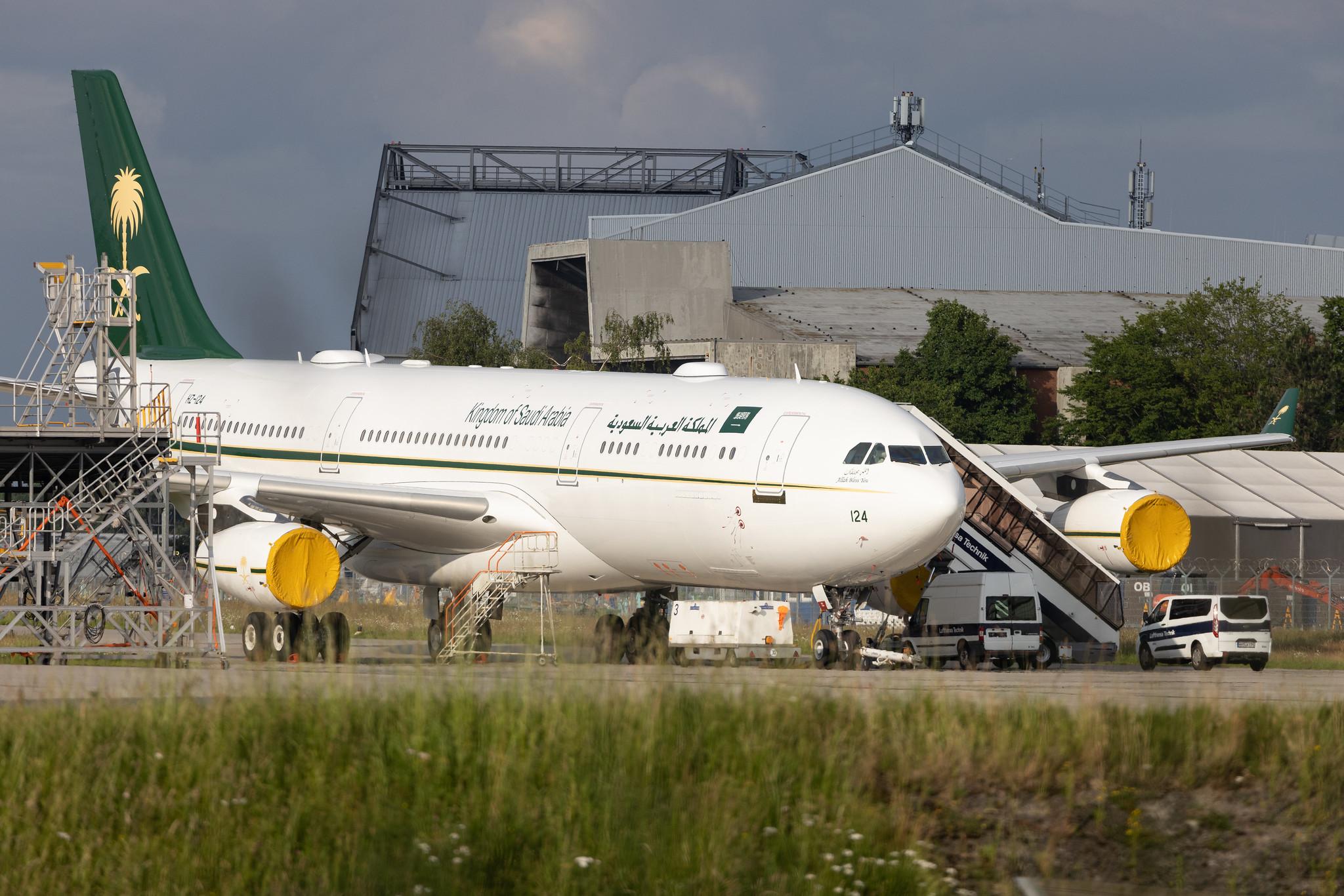 Hamburg Airport: Saudi Royal Flight | Airbus A340-213 A342 | HZ-124 | MSN 004