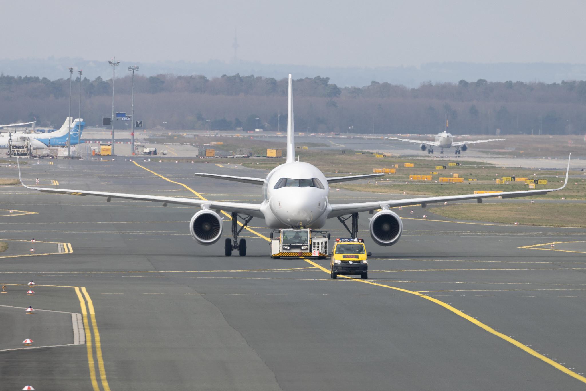 Frankfurt Airport: Lufthansa (LH / DLH) | Airbus A320-214 A320 | D-AIUZ | MSN 7625