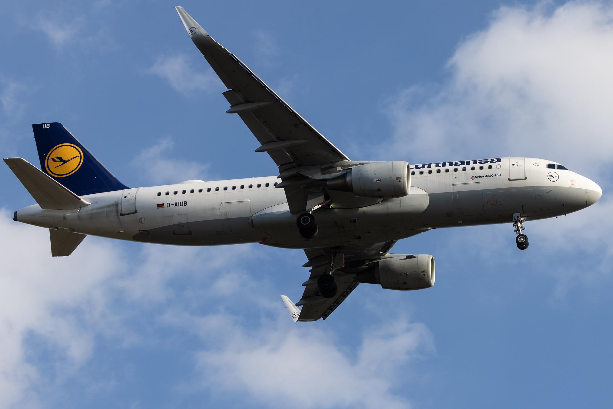 Frankfurt Airport: Lufthansa (LH / DLH) | Airbus A320-214 A320 | D-AIUB | MSN 5972