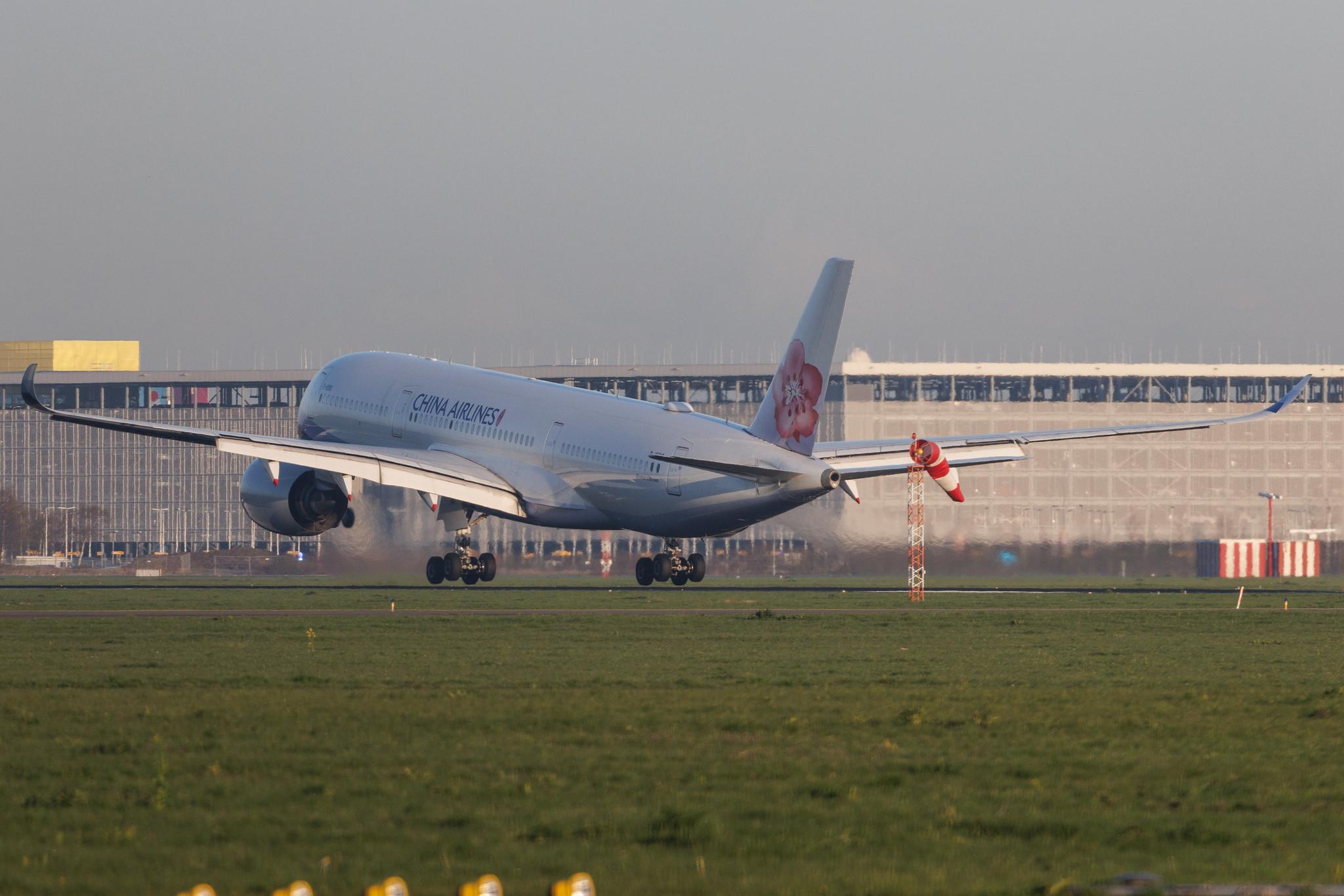 Amsterdam Schiphol: China Airlines (CI / CAL) | Airbus A350-941 A359 | B-18910 | MSN 151