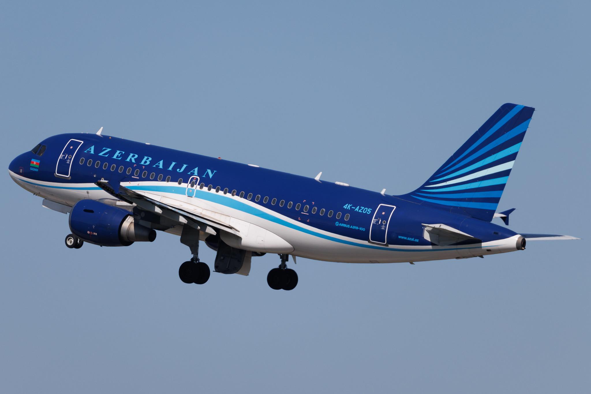 Flughafen Berlin Brandenburg: Azerbaijan Airlines (J2 / AHY) | Airbus A319-111 A319 | 4K-AZ05 | MSN 2788