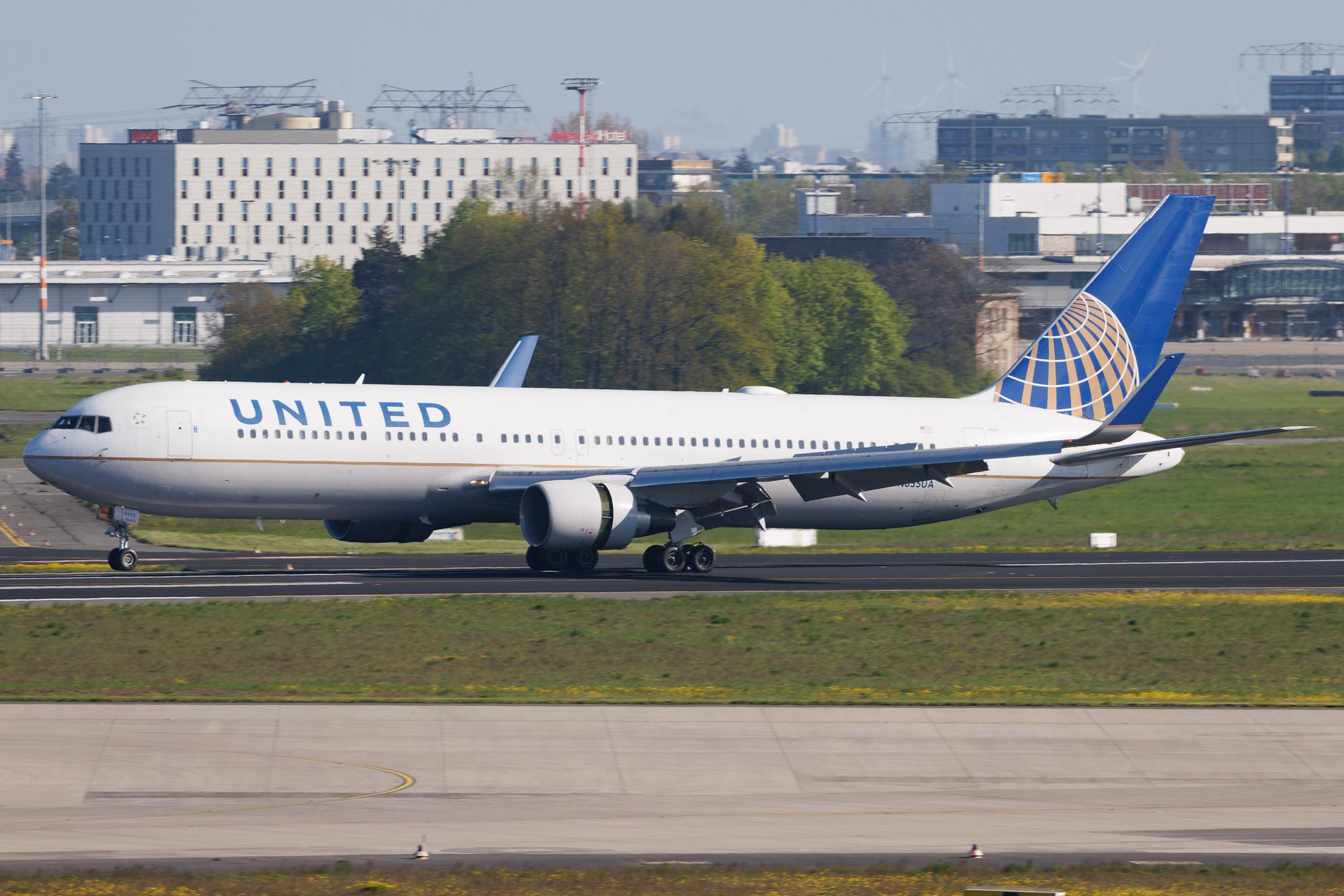 Flughafen Berlin Brandenburg: United Airlines (UA / UAL) | Boeing 767-322(ER) B763 | N655UA | MSN 25393