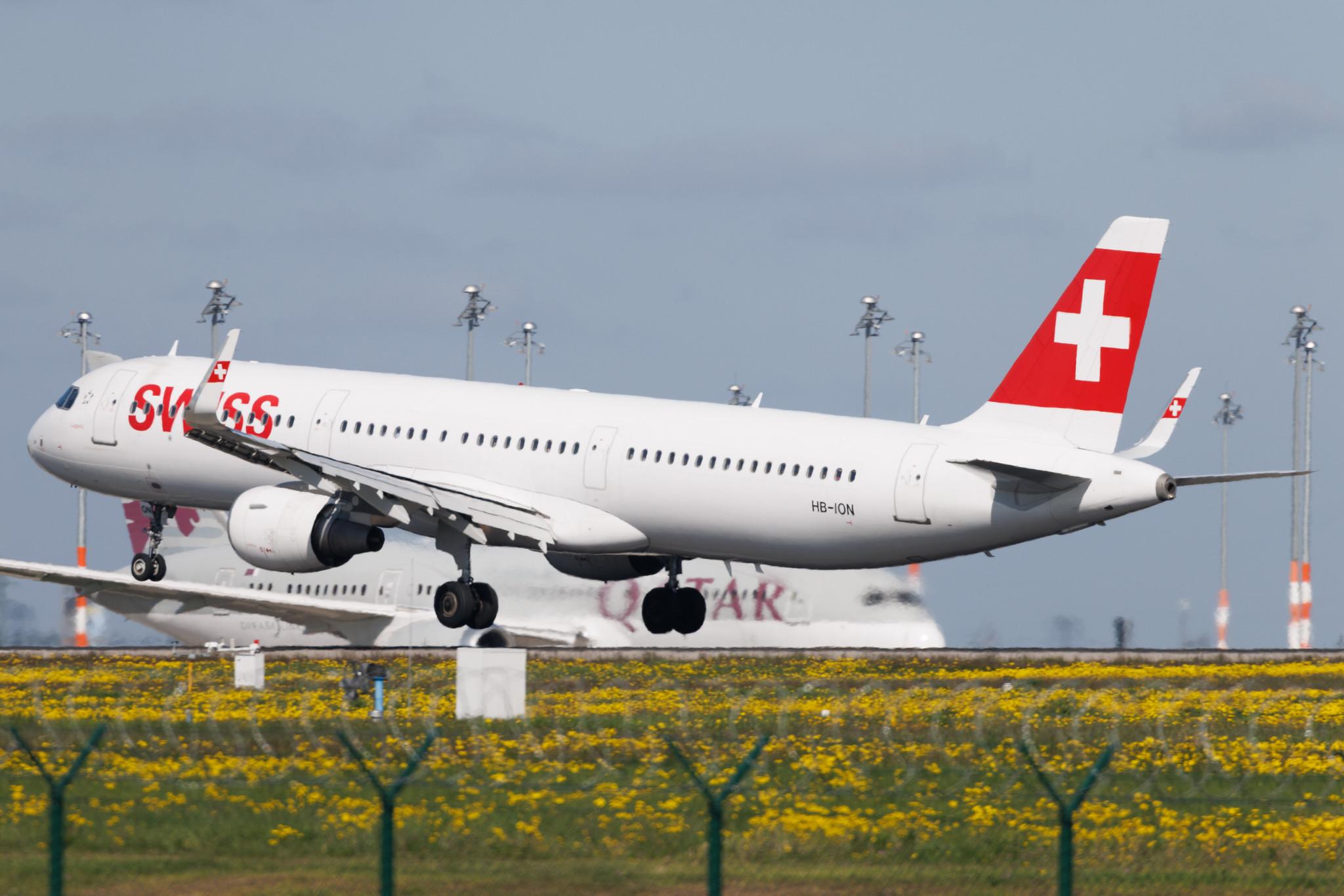 Flughafen Berlin Brandenburg: Swiss (LX / SWR) | Airbus A321-212 A321 | HB-ION | MSN 5567