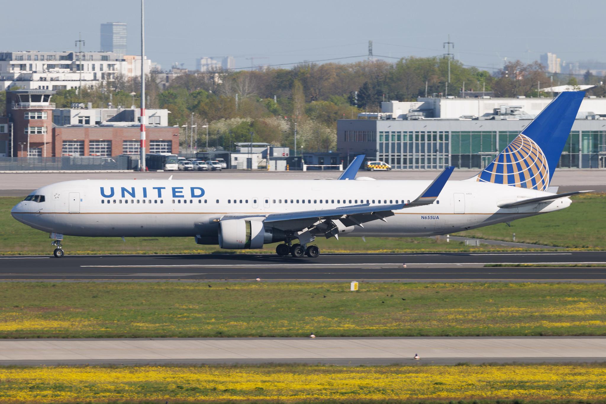 Flughafen Berlin Brandenburg: United Airlines (UA / UAL) | Boeing 767-322(ER) B763 | N655UA | MSN 25393