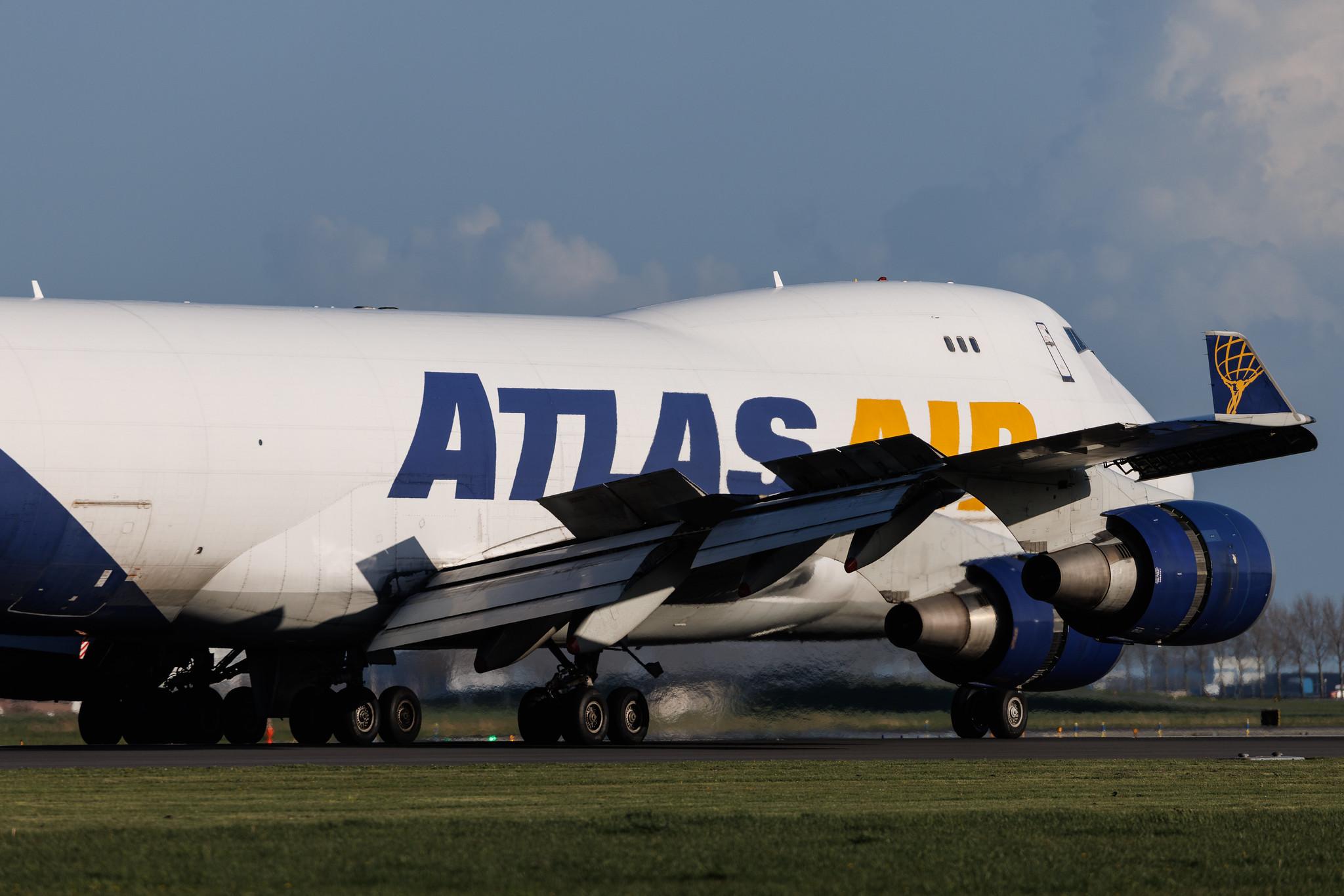 Amsterdam Schiphol: Atlas Air (5Y / GTI) | Boeing 747-47U(F) B744 | N415MC | MSN 32837
