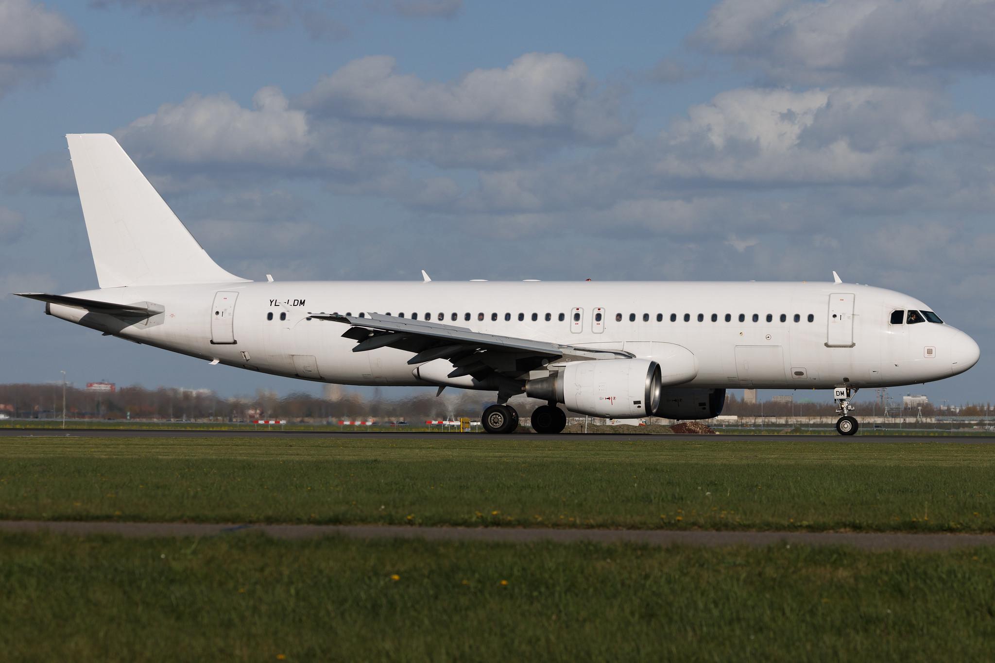 Amsterdam Schiphol: SmartLynx (6Y / ART) | Airbus A320-214 A320 | YL-LDM | MSN 02975