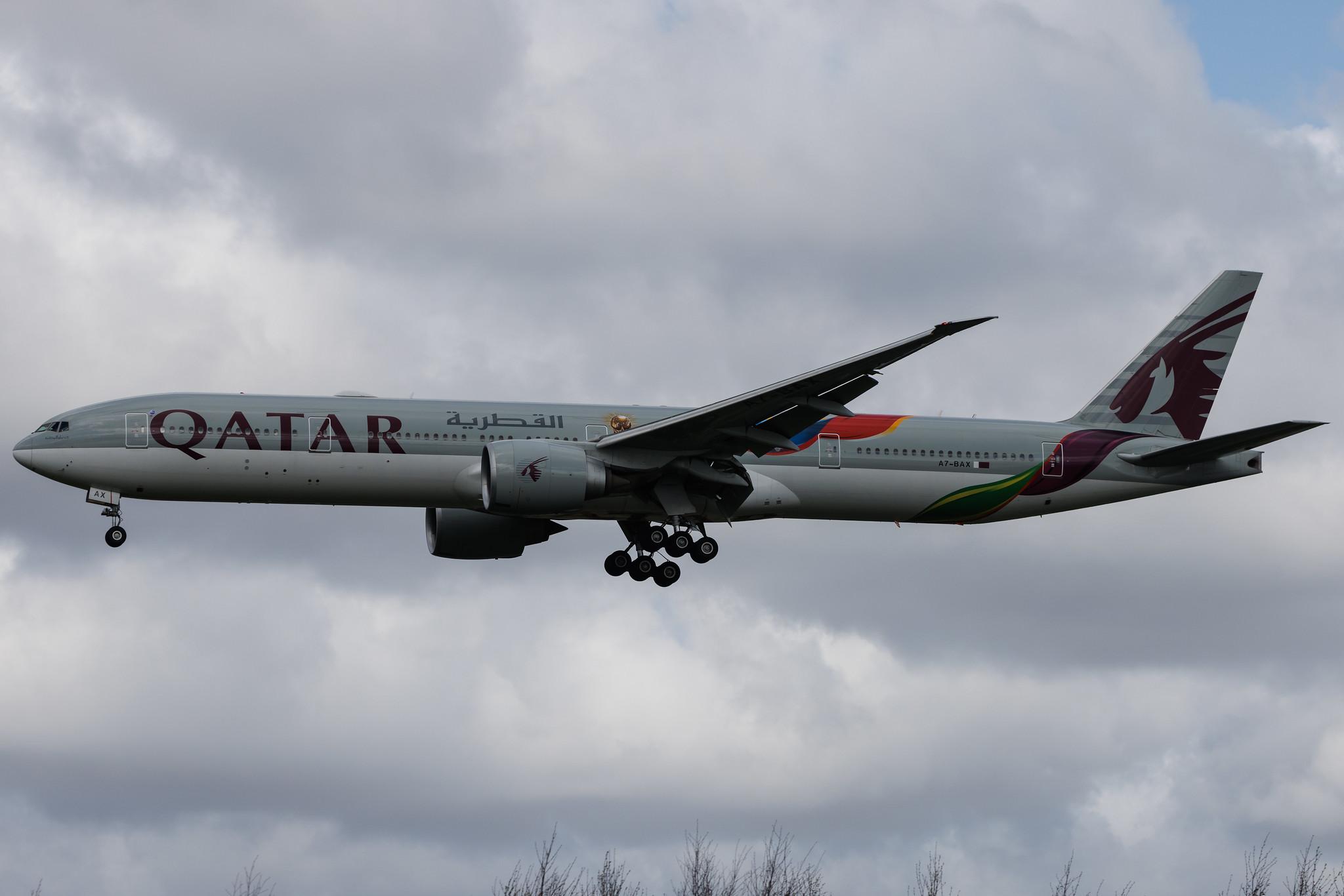 Amsterdam Schiphol: Qatar Airways (QR / QTR) | Livery: FIFA World Cup 2022 Livery | Boeing 777-3DZ(ER) B77W | A7-BAX | MSN 41780