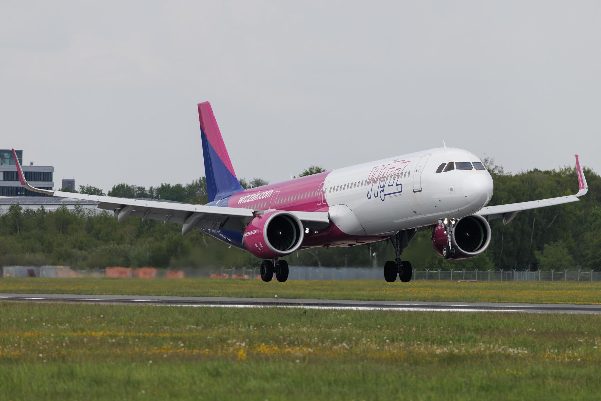 Hamburg Airport: Wizz Air (W6 / WZZ) | Operator: Wizz Air Malta | Airbus A321-271NX A21N | 9H-WBK | MSN 10440