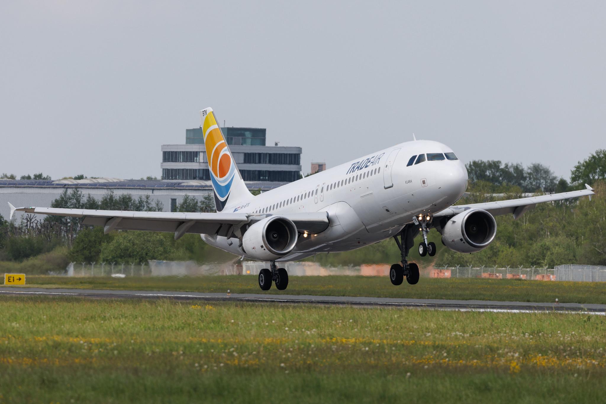 Hamburg Airport: Trade Air (C3 / TDR) | Airbus A320-214 A320 | 9A-BTK | MSN 02569