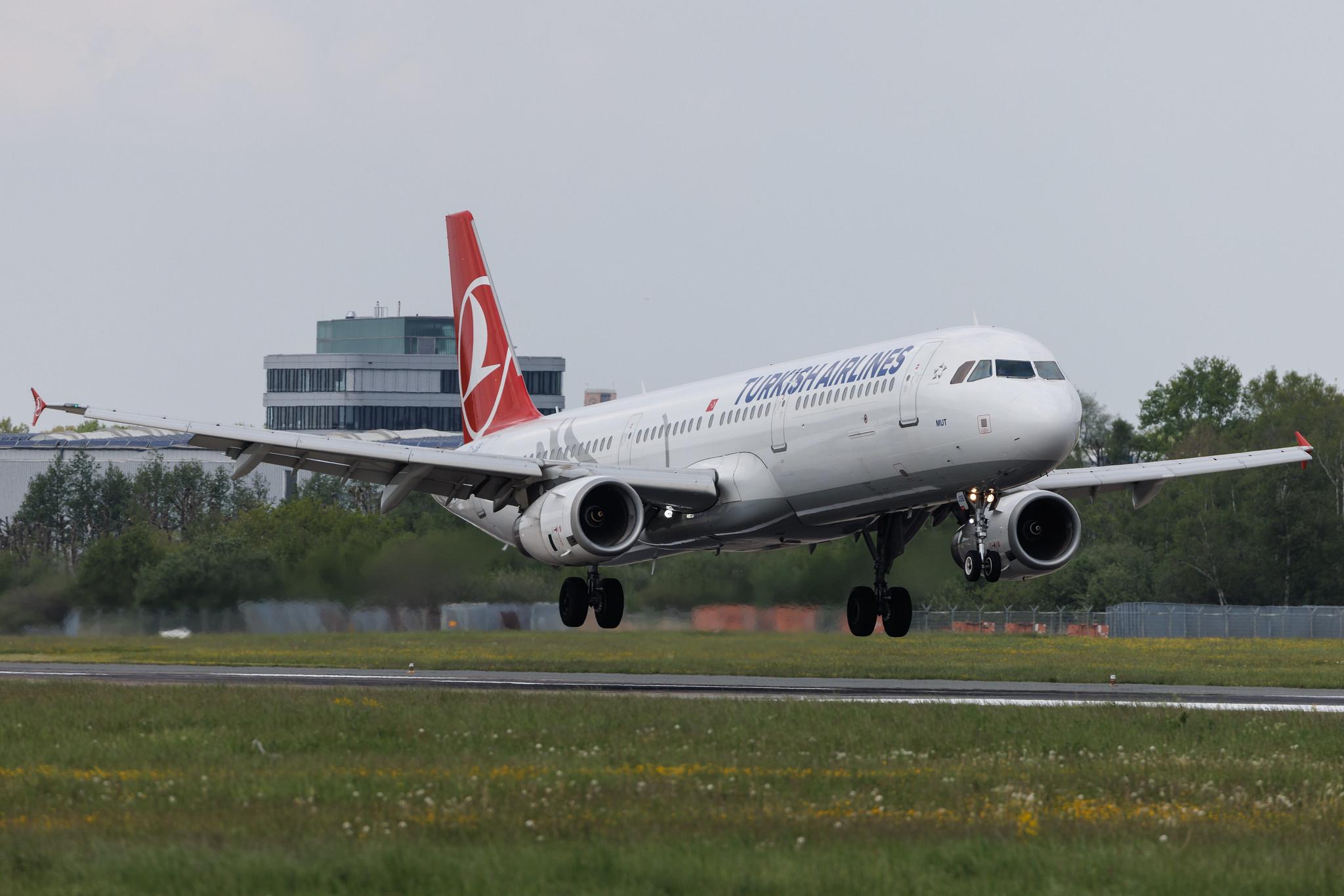 Hamburg Airport: Turkish Airlines (TK / THY) |  Airbus A321-231 A321 | TC-JSB | MSN 5205
