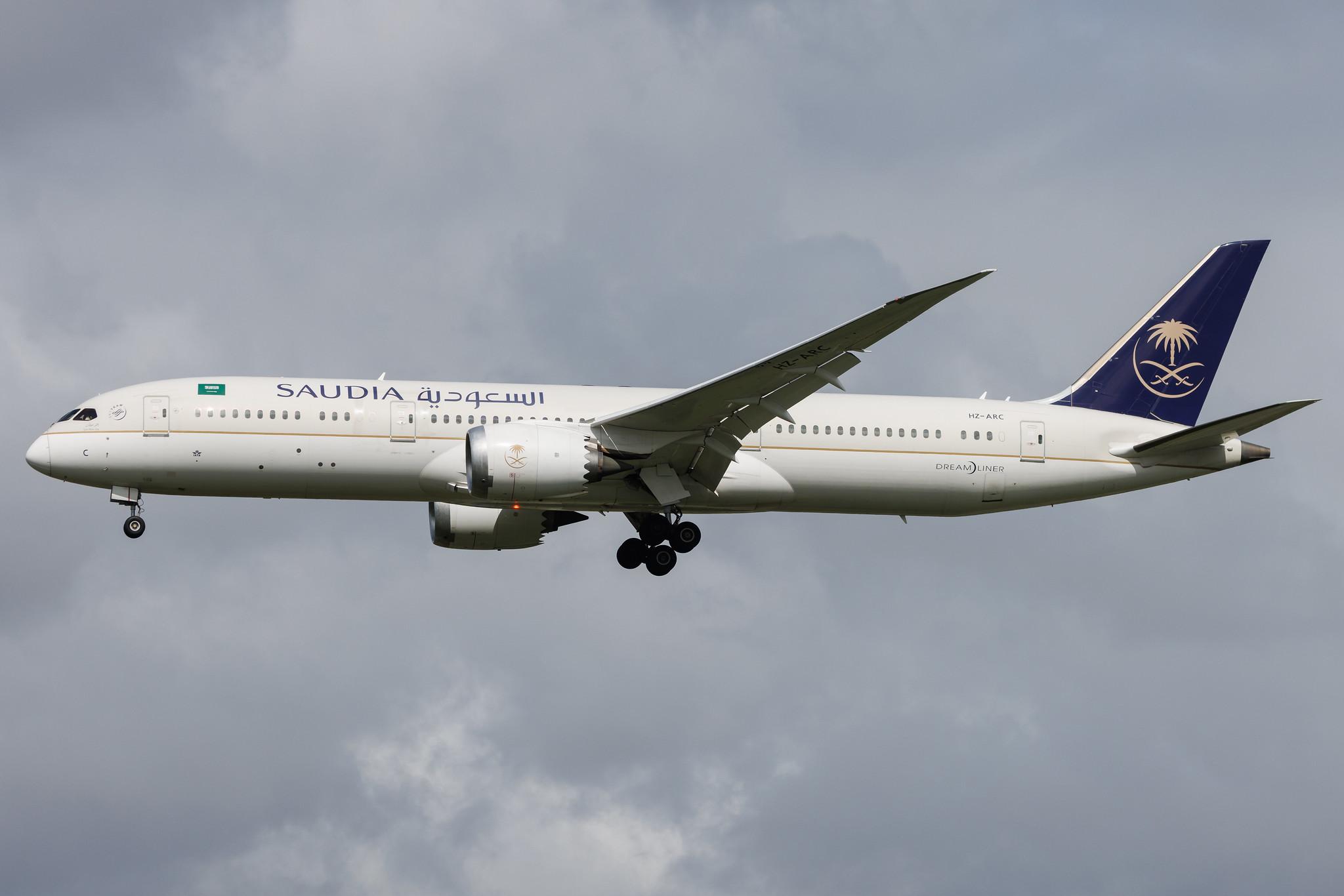 Amsterdam Schiphol: Saudia (SV / SVA) | Boeing 787-9 Dreamliner B789 | HZ-ARC | MSN 41546