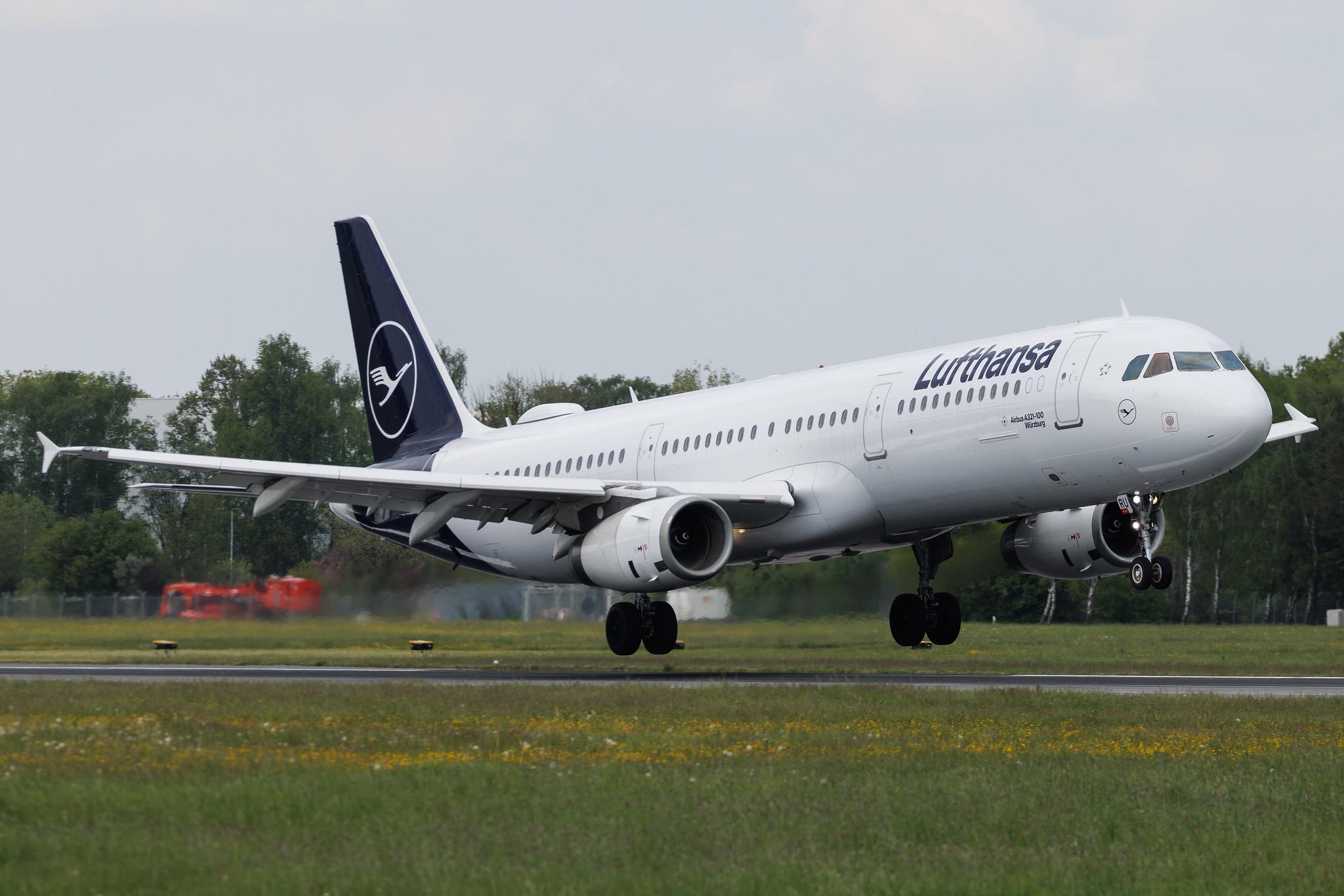 Hamburg Airport: Lufthansa (LH / DLH) | Airbus A321-131 A321 | D-AIRU | MSN 0692