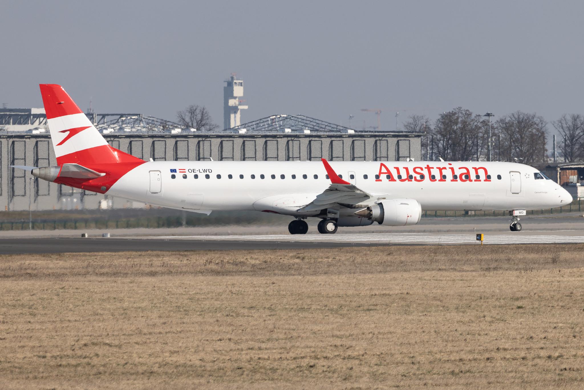 Flughafen Berlin Brandenburg: Austrian Airlines (OS / AUA) |  Embraer E195LR E195 | OE-LWD | MSN 19000411