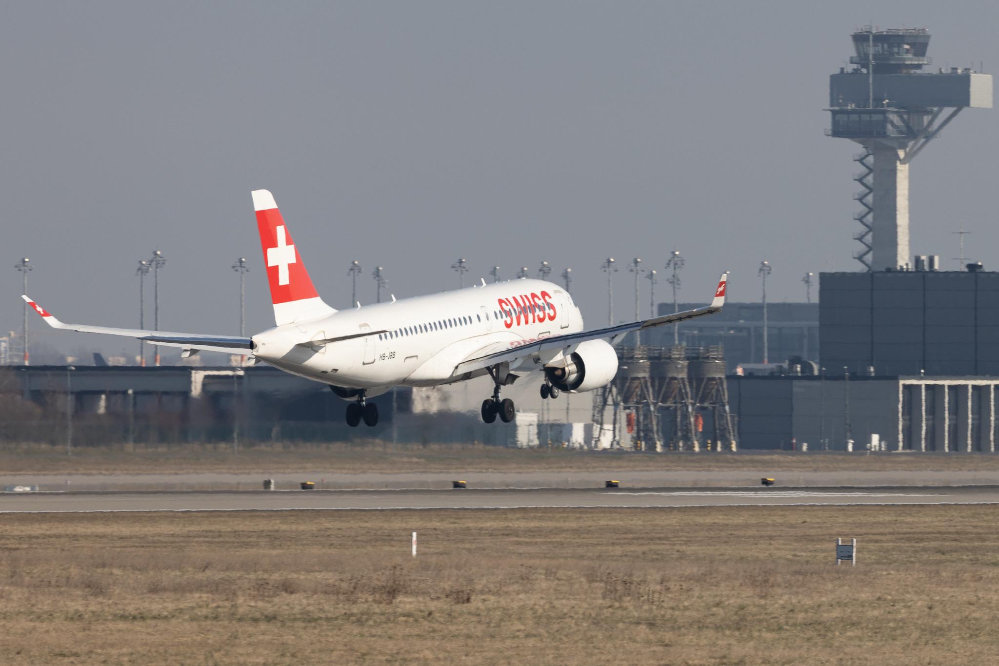 Flughafen Berlin Brandenburg: Swiss (LX / SWR) |  Airbus A220-100 BCS1 | HB-JBB | MSN 50011