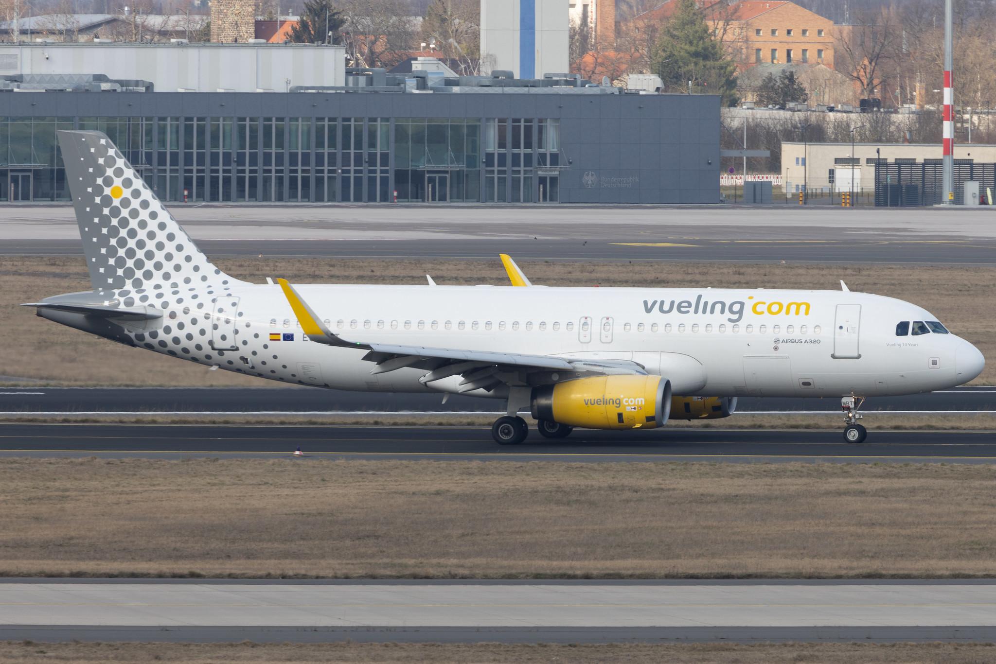 Flughafen Berlin Brandenburg: Vueling (VY / VLG) | Airbus A320-232 A320 | EC-MBT | MSN 6128