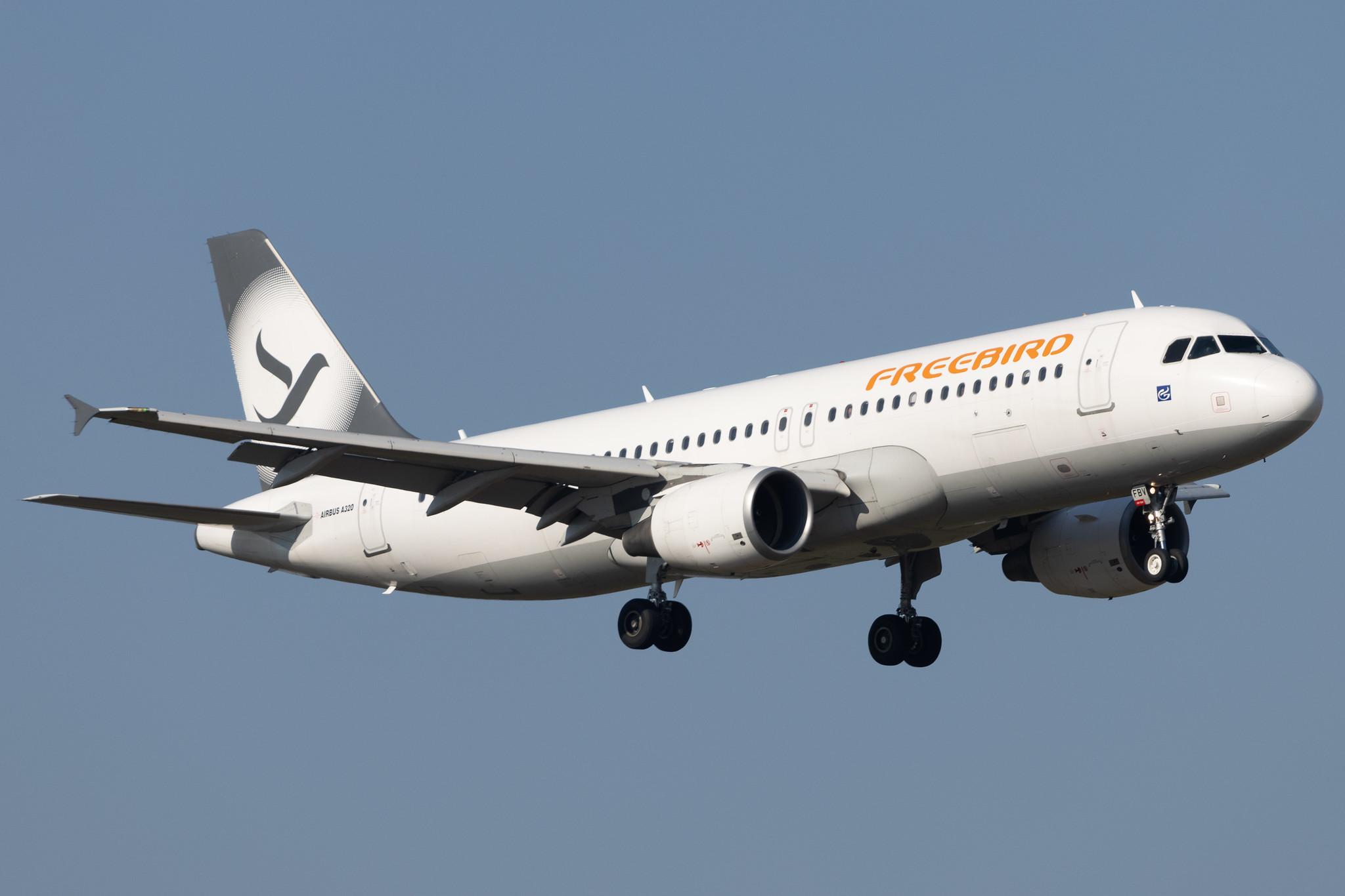 Flughafen Berlin Brandenburg: Freebird Airlines (FH / FHY) |  Airbus A320-214 A320 | TC-FBV | MSN 4658