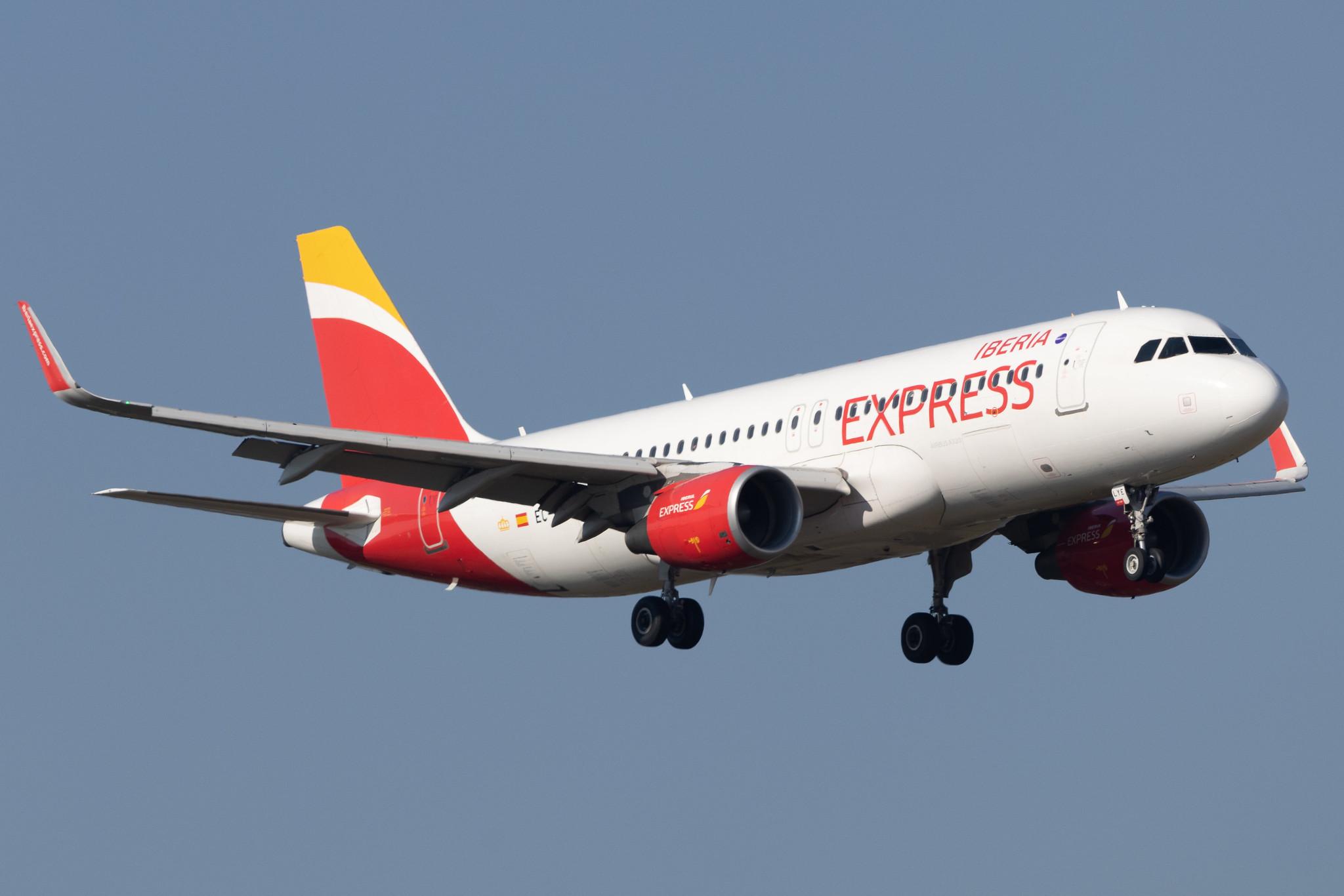 Flughafen Berlin Brandenburg: Iberia Express (I2 / IBS) | Airbus A320-216 A320 | EC-LYE | MSN 5729