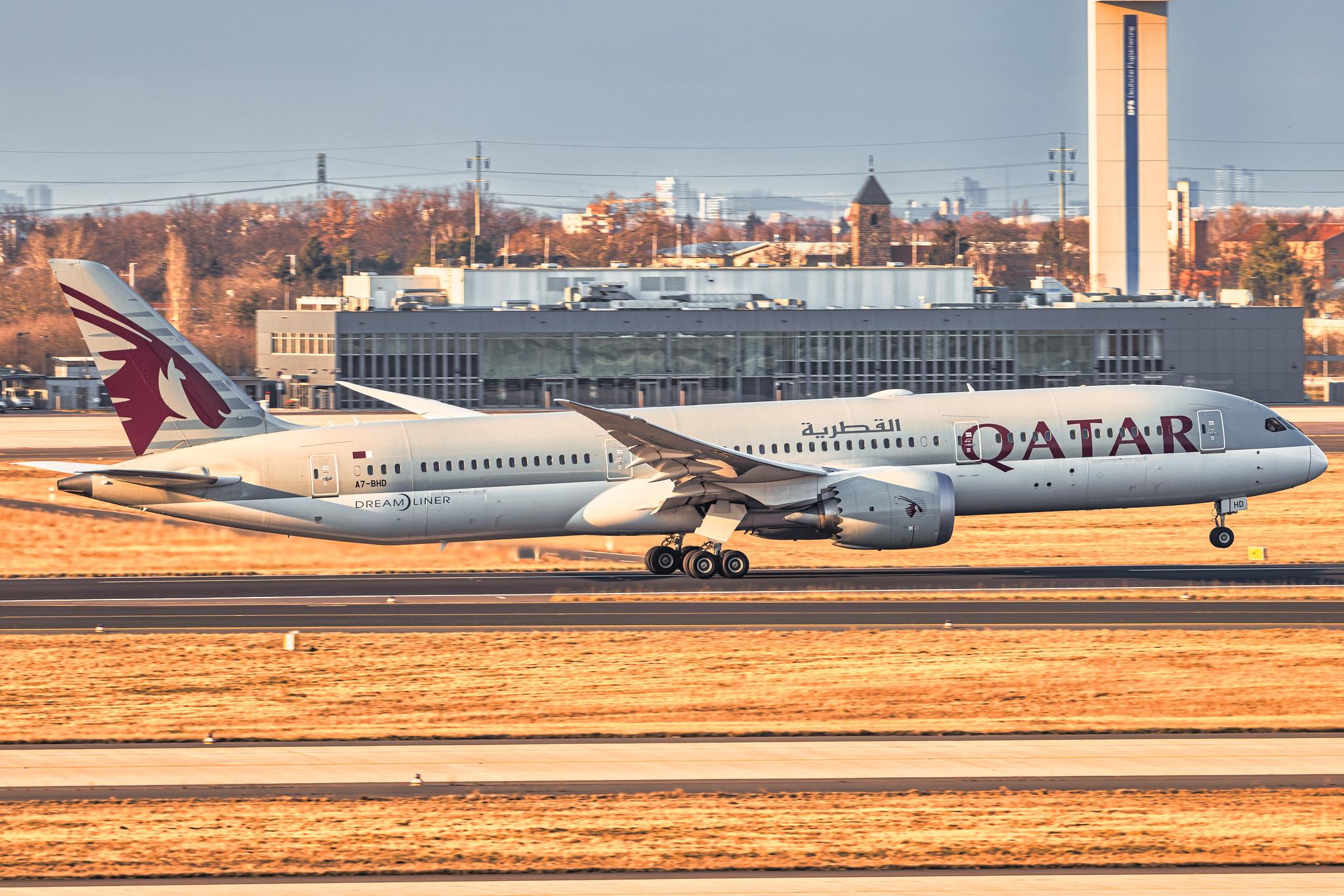 Flughafen Berlin Brandenburg: Qatar Airways (QR / QTR) | Boeing 787-9 Dreamliner B789 | A7-BHD | MSN 64216