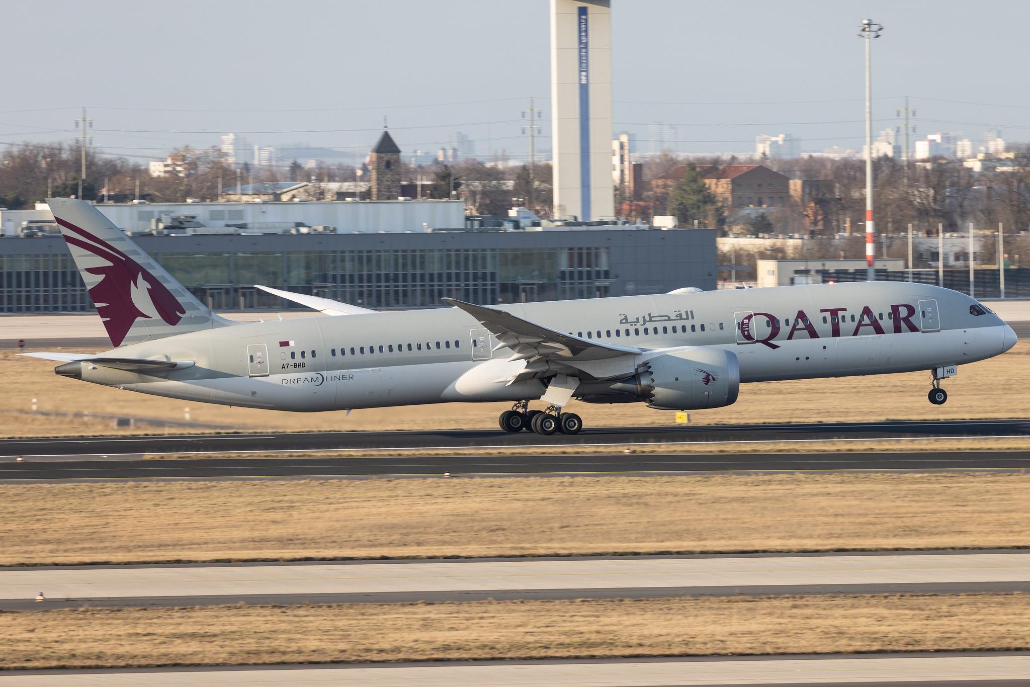 Flughafen Berlin Brandenburg: Qatar Airways (QR / QTR) | Boeing 787-9 Dreamliner B789 | A7-BHD | MSN 64216