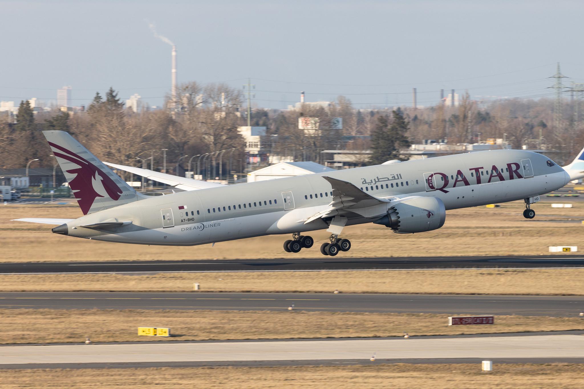 Flughafen Berlin Brandenburg: Qatar Airways (QR / QTR) | Boeing 787-9 Dreamliner B789 | A7-BHD | MSN 64216