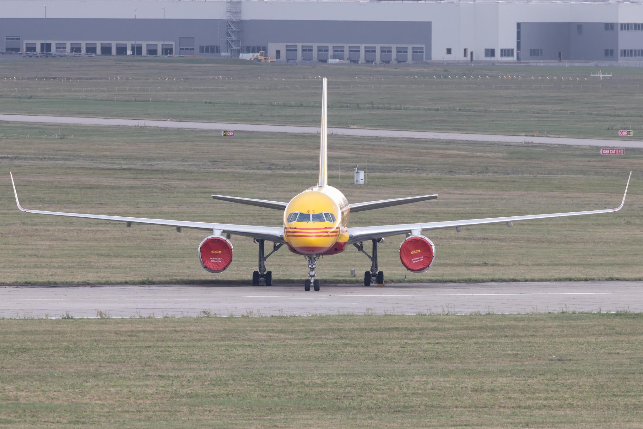 Leipzig Halle Airport: DHL (D0 / DHK) | Livery: Hello - Servus Austria Livery | Operator: DHL Air Austria | Boeing 757-223(PCF) B752 | OE-LNZ | MSN 32398