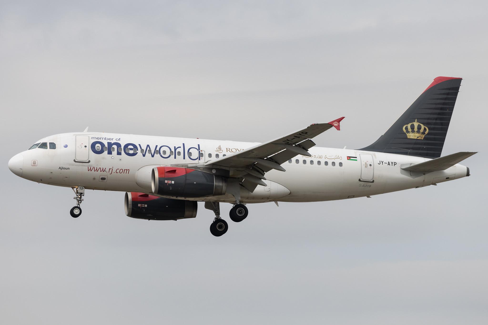Frankfurt Airport: Royal Jordanian (RJ / RJA) | Livery: Oneworld livery | Airbus A319-132 A319 | JY-AYP | MSN 3832