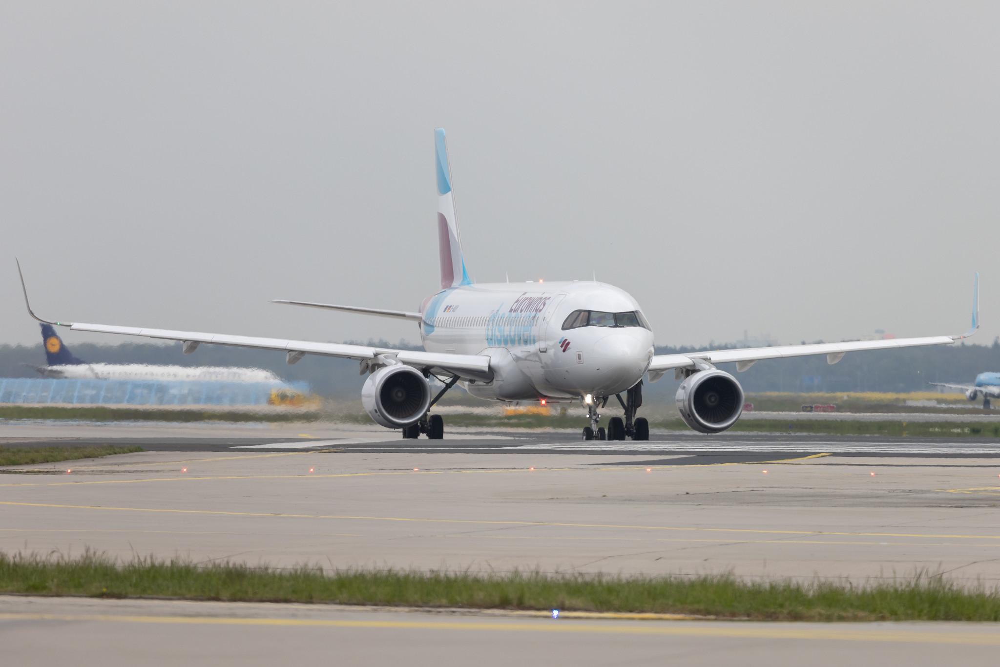 Frankfurt Airport: Eurowings Discover (4Y / OCN) | Airbus A320-214 A320 | D-AIUY | MSN 7355