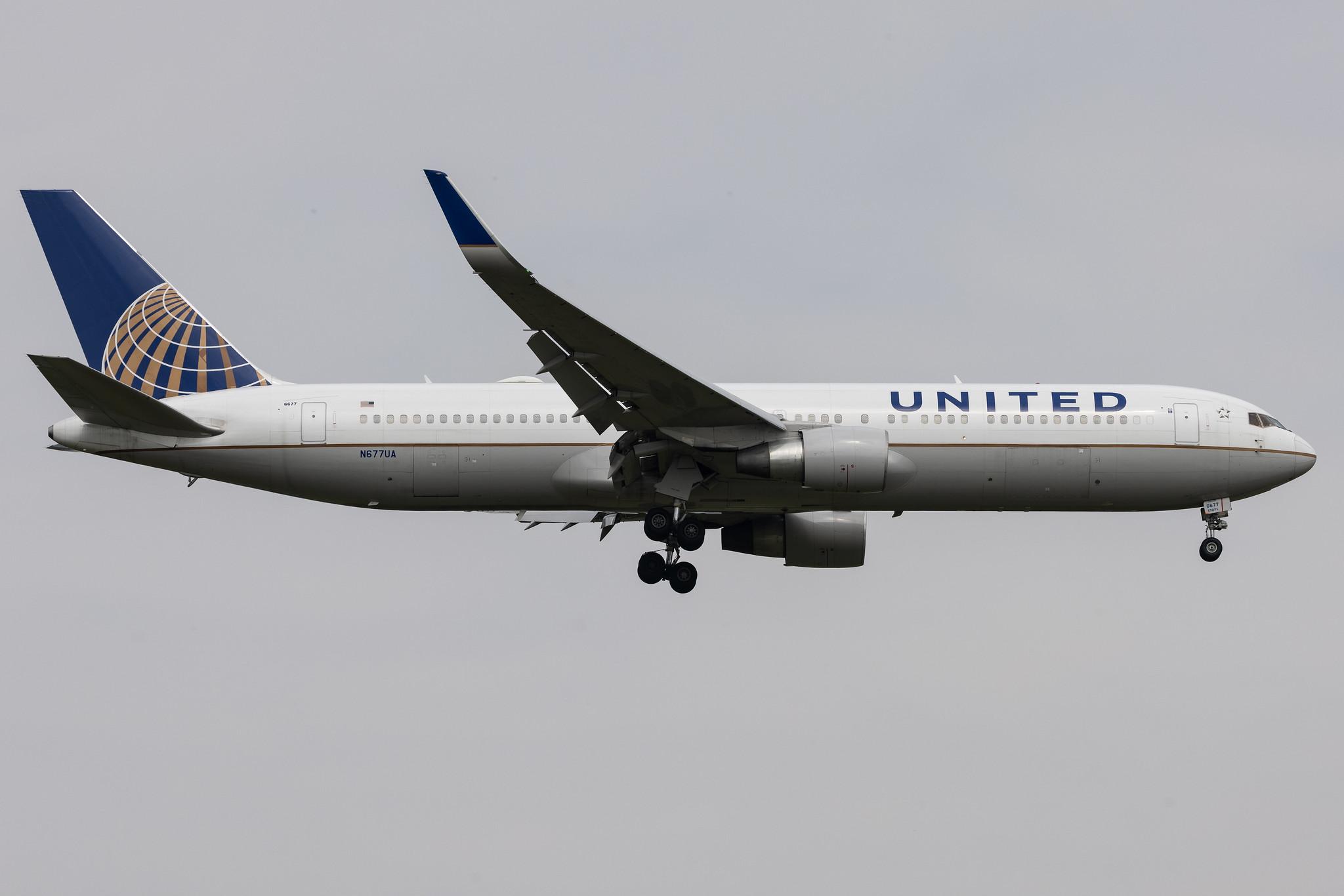 Frankfurt Airport: United Airlines (UA / UAL) | Boeing 767-322(ER) B763 | N677UA | MSN 30029