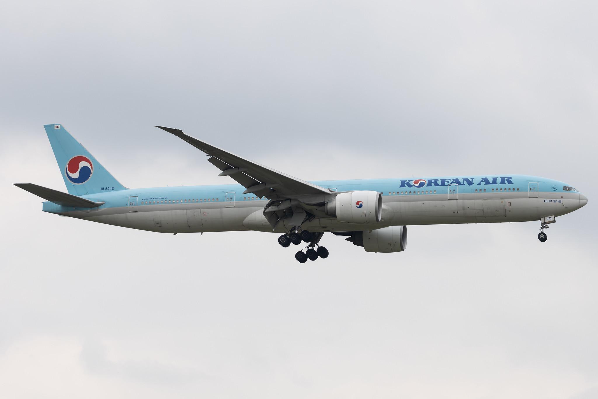 Frankfurt Airport: Korean Air (KE / KAL) | Boeing 777-3B5(ER) B77W | HL8042 | MSN 60376