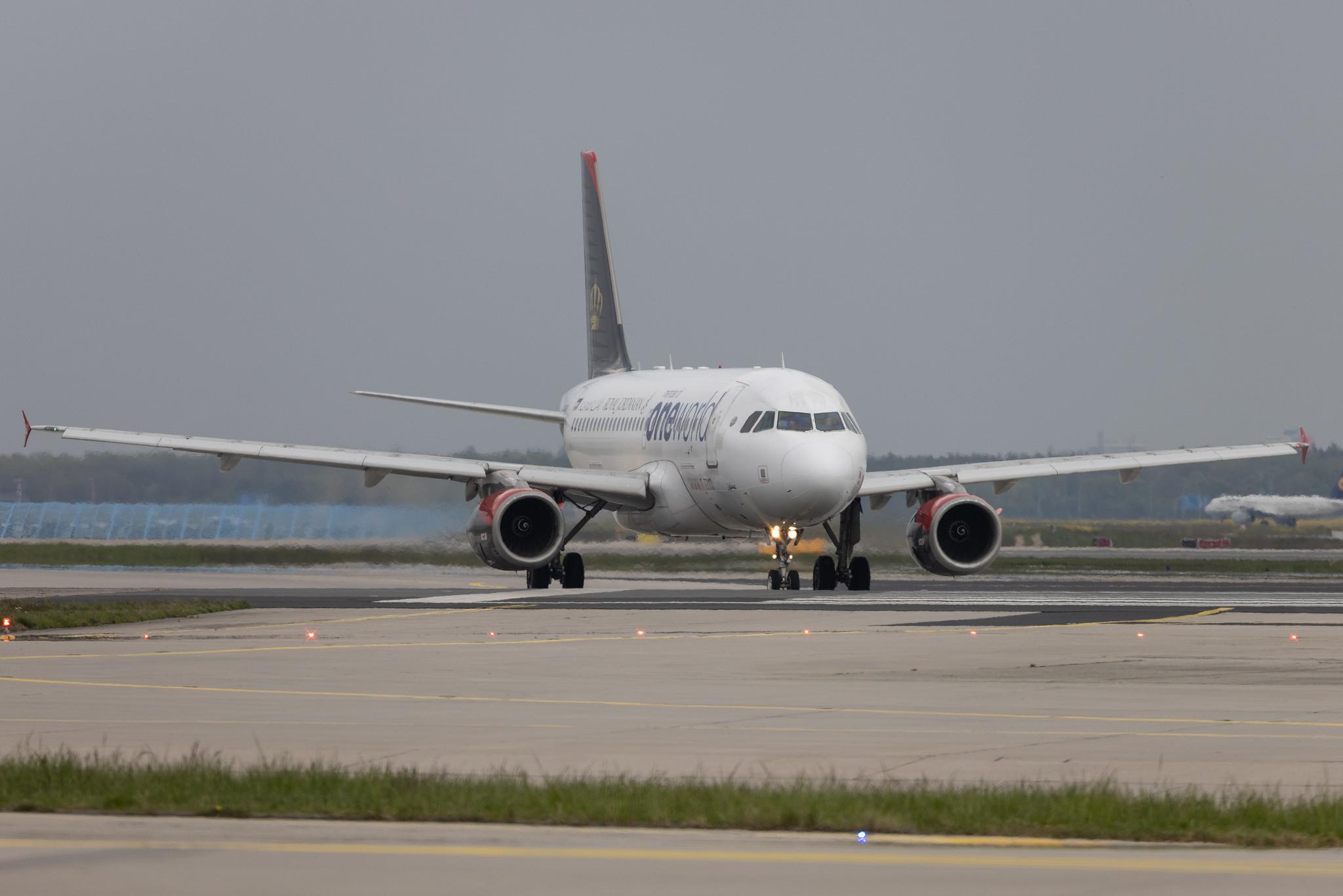 Frankfurt Airport: Royal Jordanian (RJ / RJA) | Livery: Oneworld livery | Airbus A319-132 A319 | JY-AYP | MSN 3832