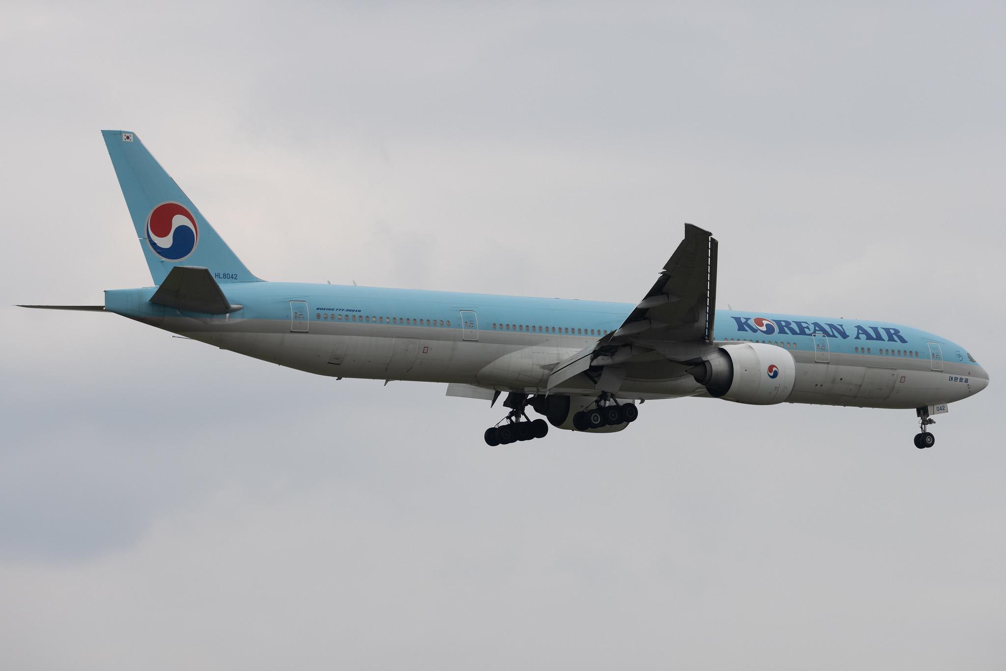 Frankfurt Airport: Korean Air (KE / KAL) | Boeing 777-3B5(ER) B77W | HL8042 | MSN 60376