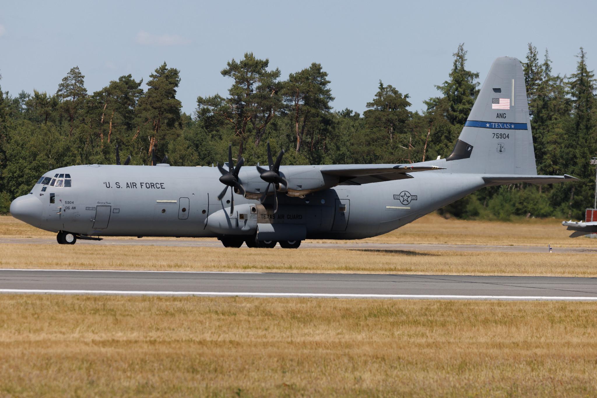 Fliegerhorst Hohn: United States Air Force (USAF) | Lockheed Martin C-130J-30 Hercules C130 | 17-5904 | MSN 382-5904