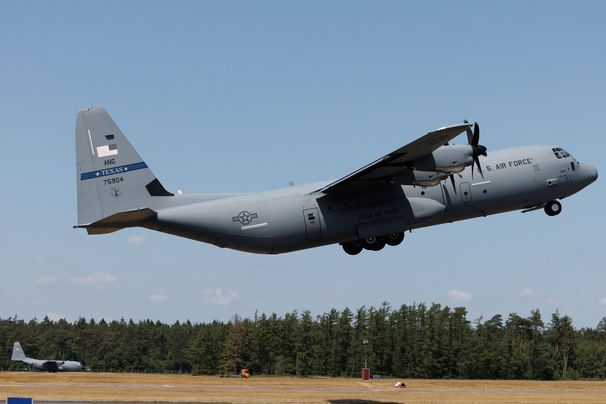 Fliegerhorst Hohn: United States Air Force (USAF) | Lockheed Martin C-130J-30 Hercules C130 | 17-5904 | MSN 382-5904