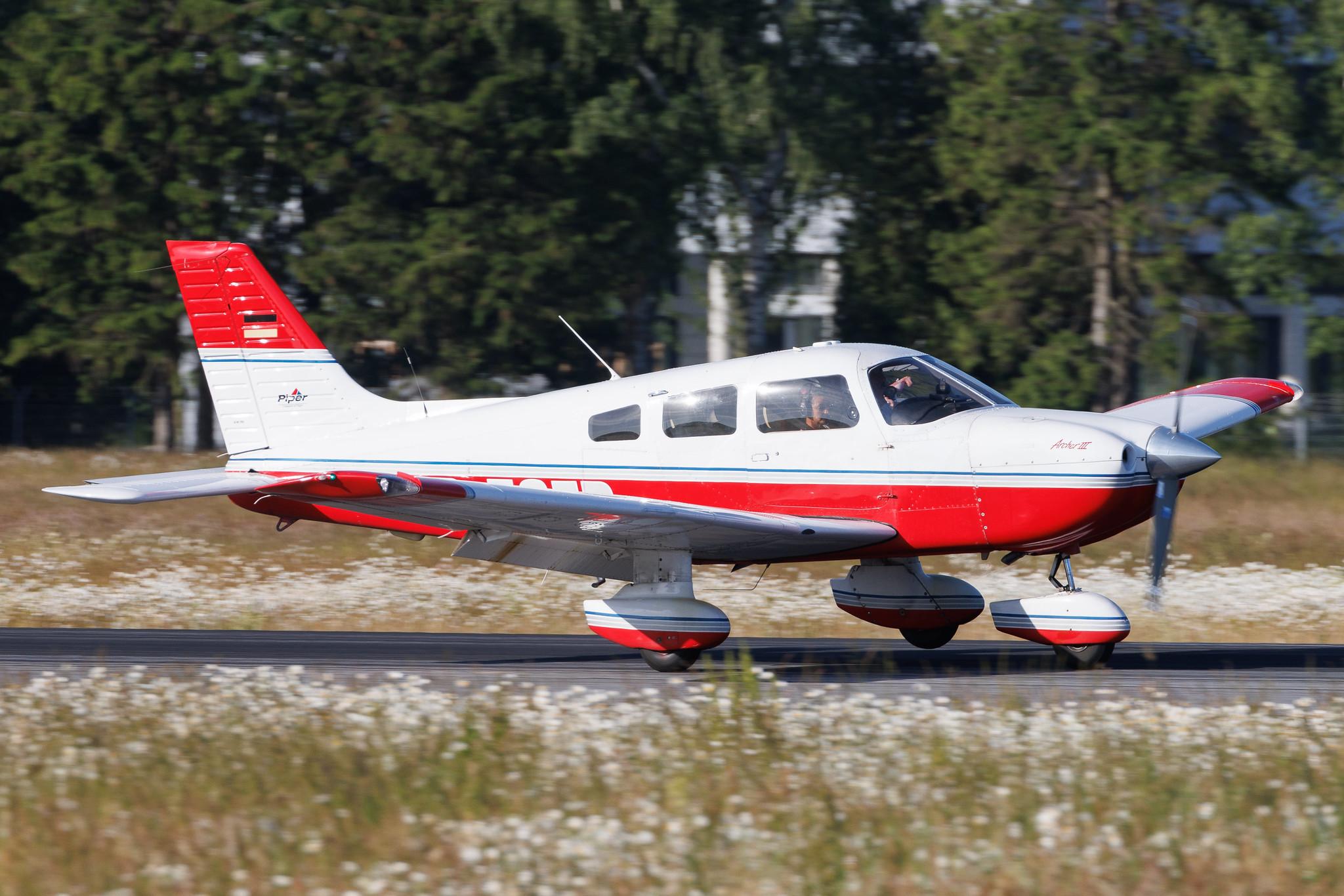 Hamburg Airport: Private owner | Piper PA-28-181 Archer III P28A | D-ESFP | MSN 2843455