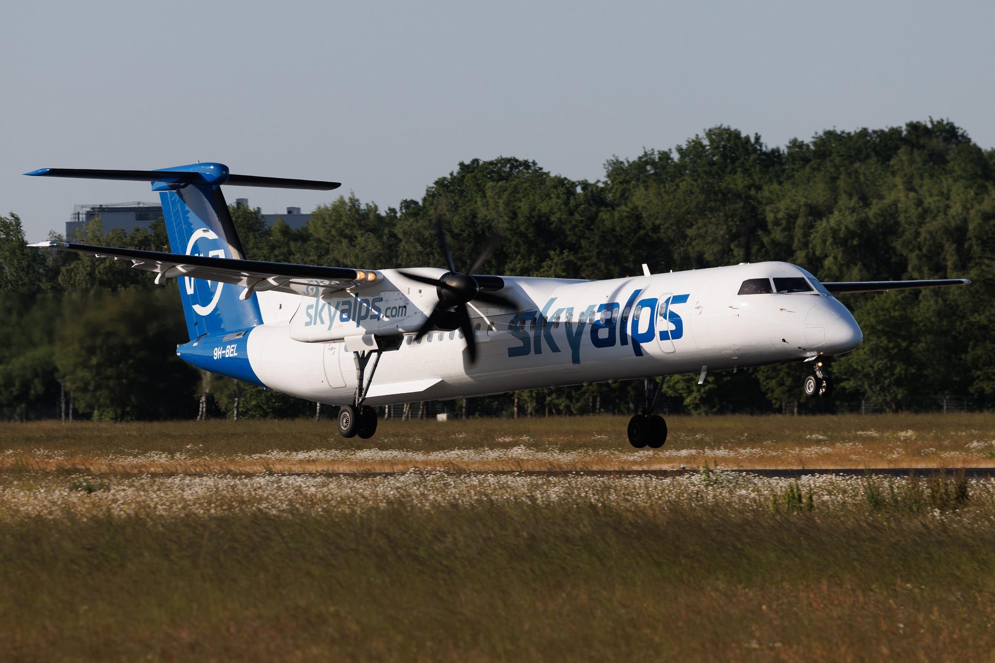 Hamburg Airport: SkyAlps | De Havilland Canada Dash 8-400 DH8D | 9H-BEL | MSN 4230