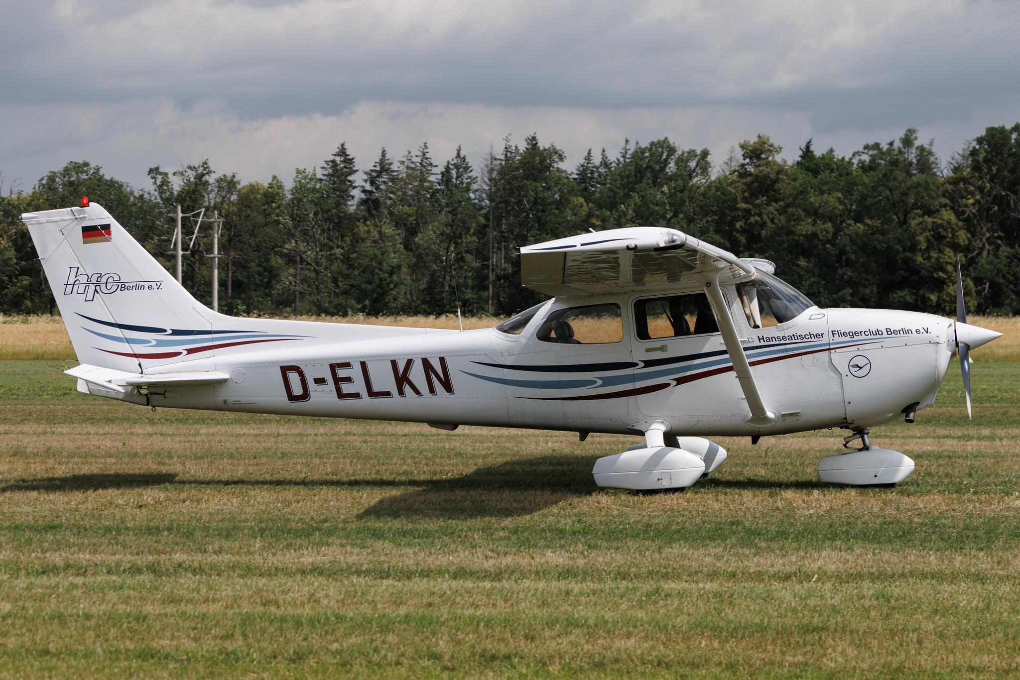 Flugplatz Bienenfarm: Private owner | Cessna 172R Skyhawk C172 | D-ELKN | MSN 17281208