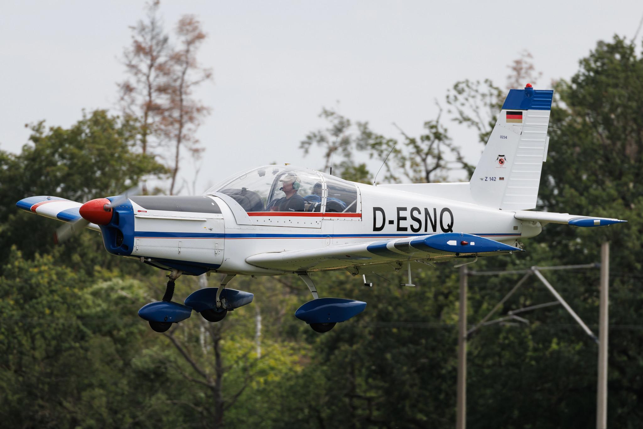 Flugplatz Bienenfarm: Private owner | Zlin 142 Z42 | D-ESNQ | MSN 0234