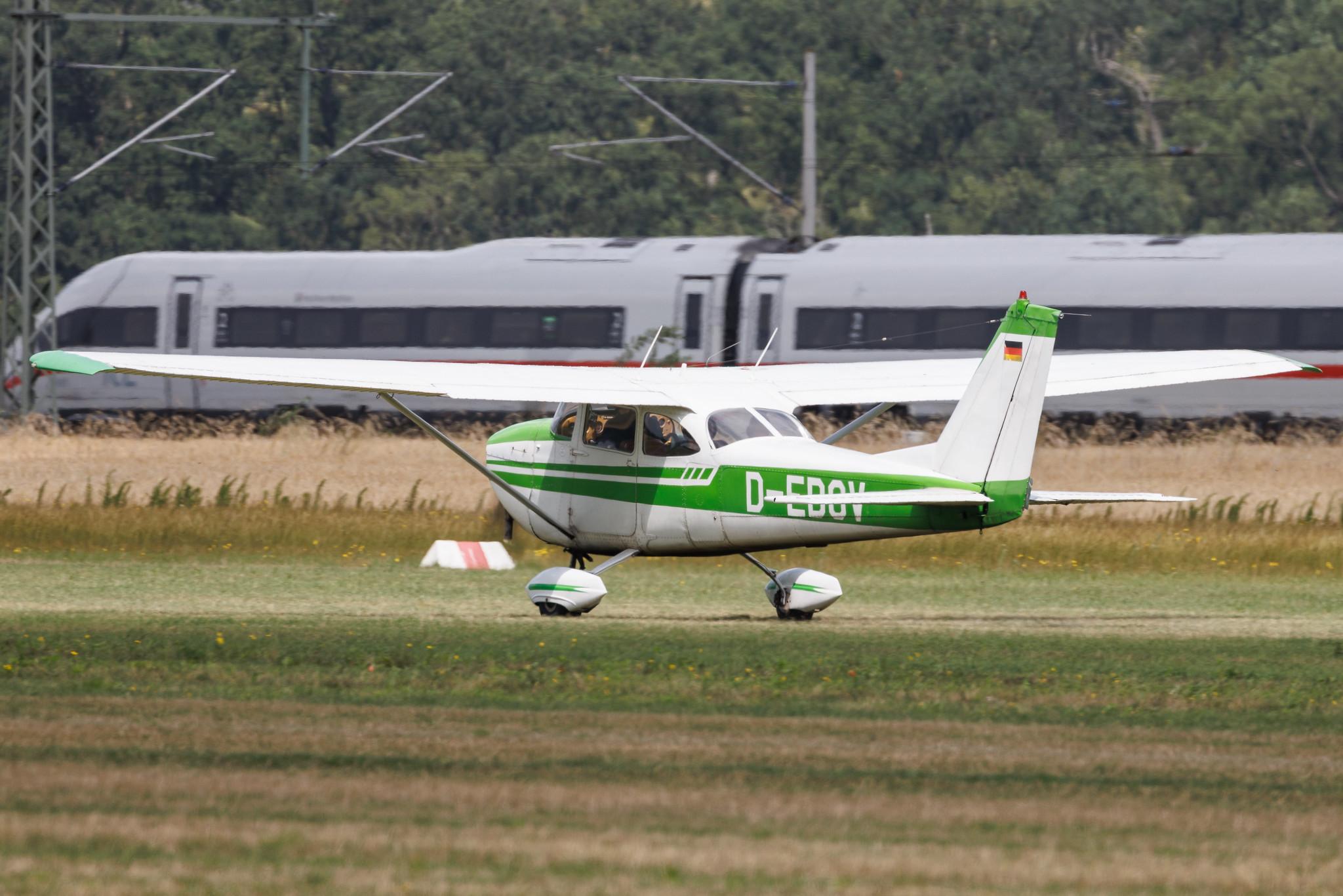 Flugplatz Bienenfarm: Private owner | Reims F172G Skyhawk C172 | D-EDOV | MSN F1720227
