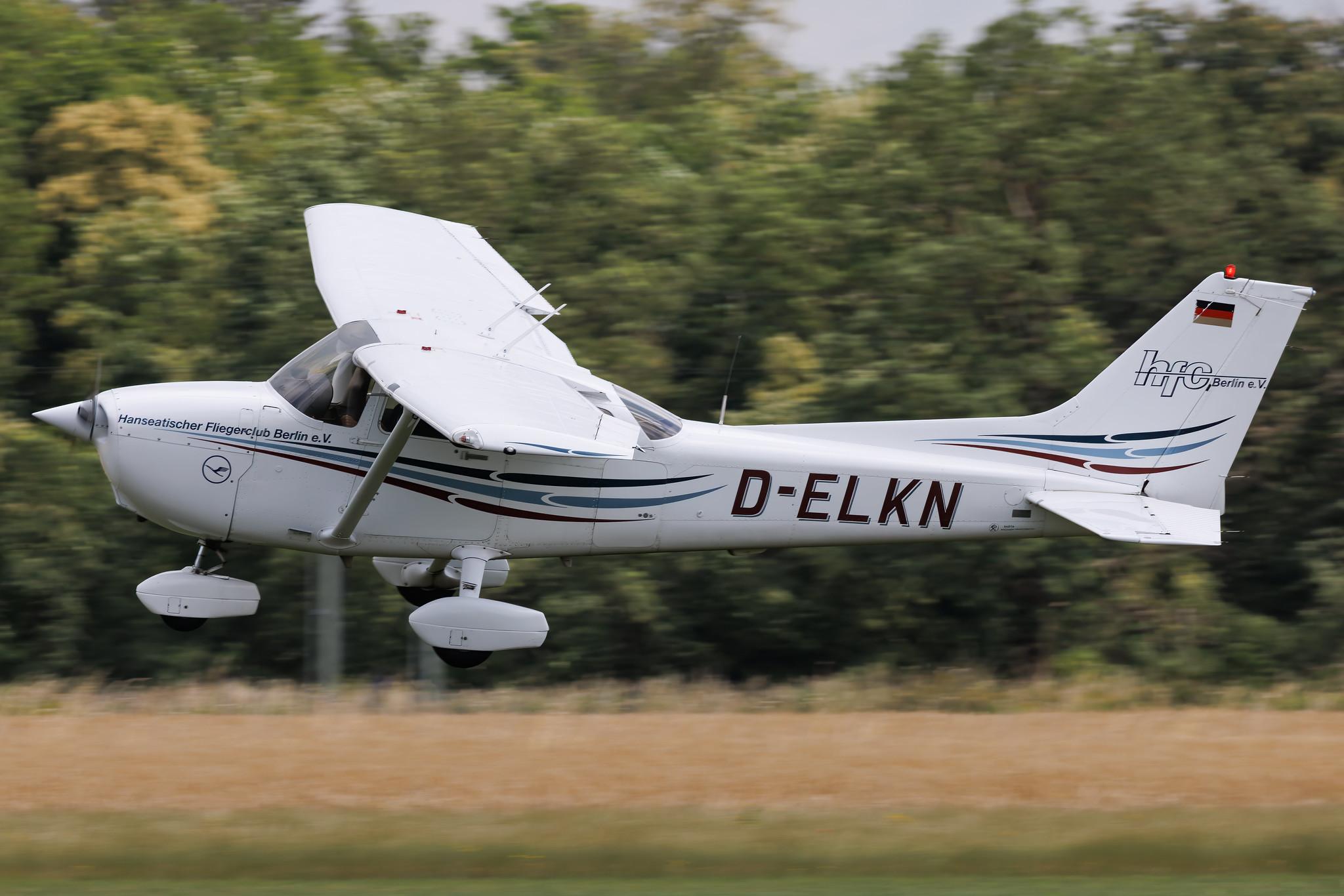 Flugplatz Bienenfarm: Private owner | Cessna 172R Skyhawk C172 | D-ELKN | MSN 17281208